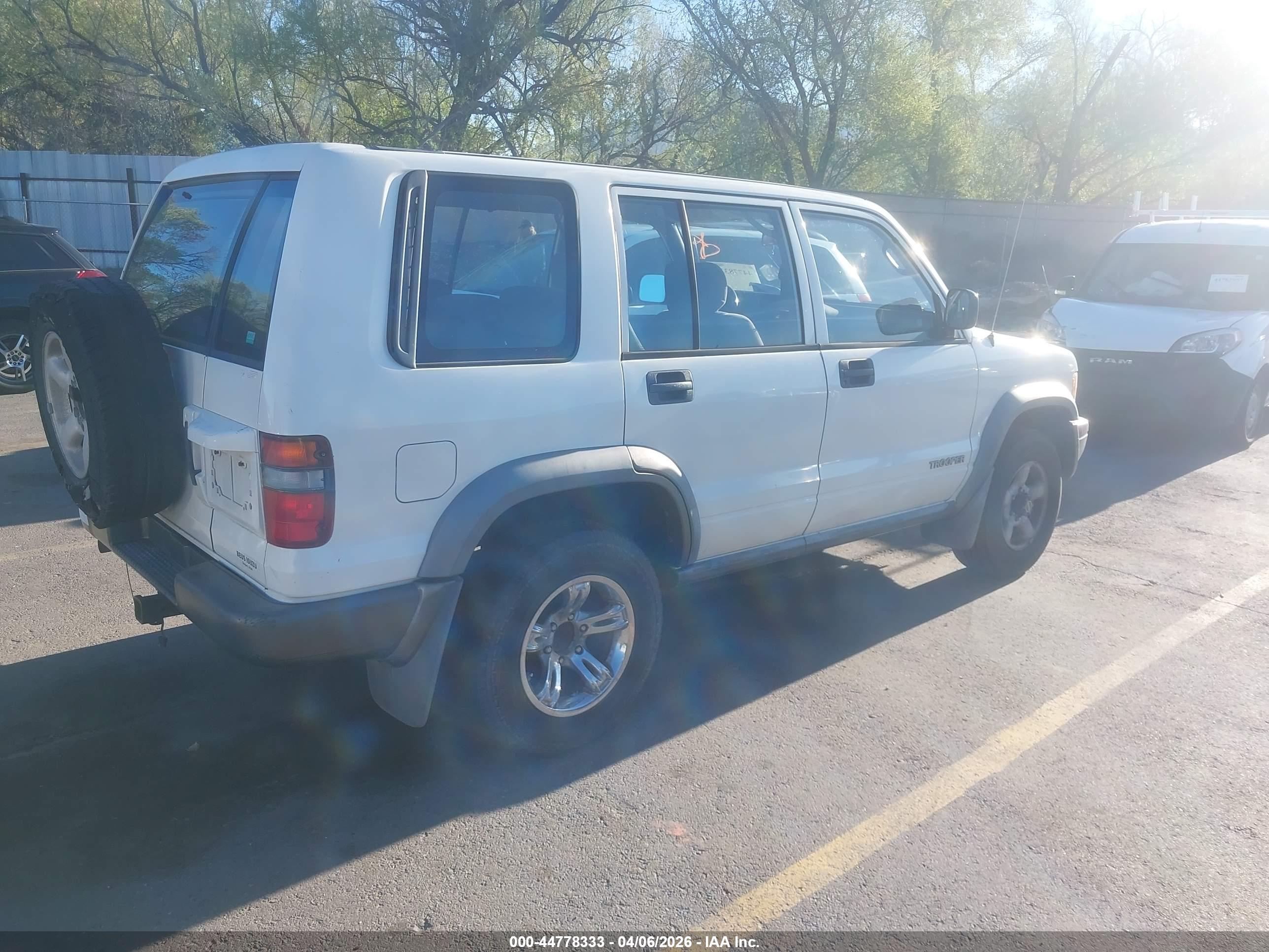 ISUZU TROOPER image 4