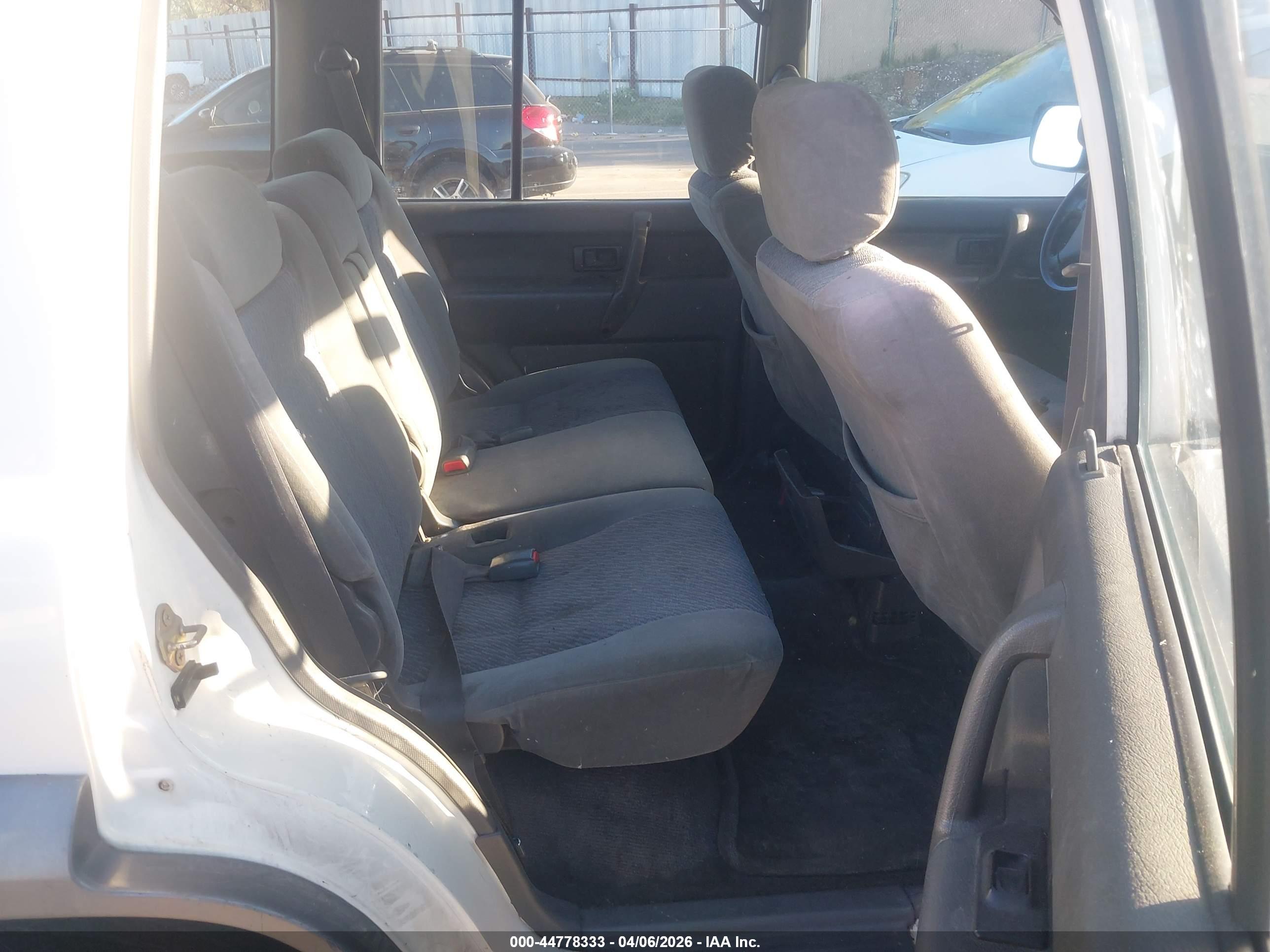 ISUZU TROOPER image 8
