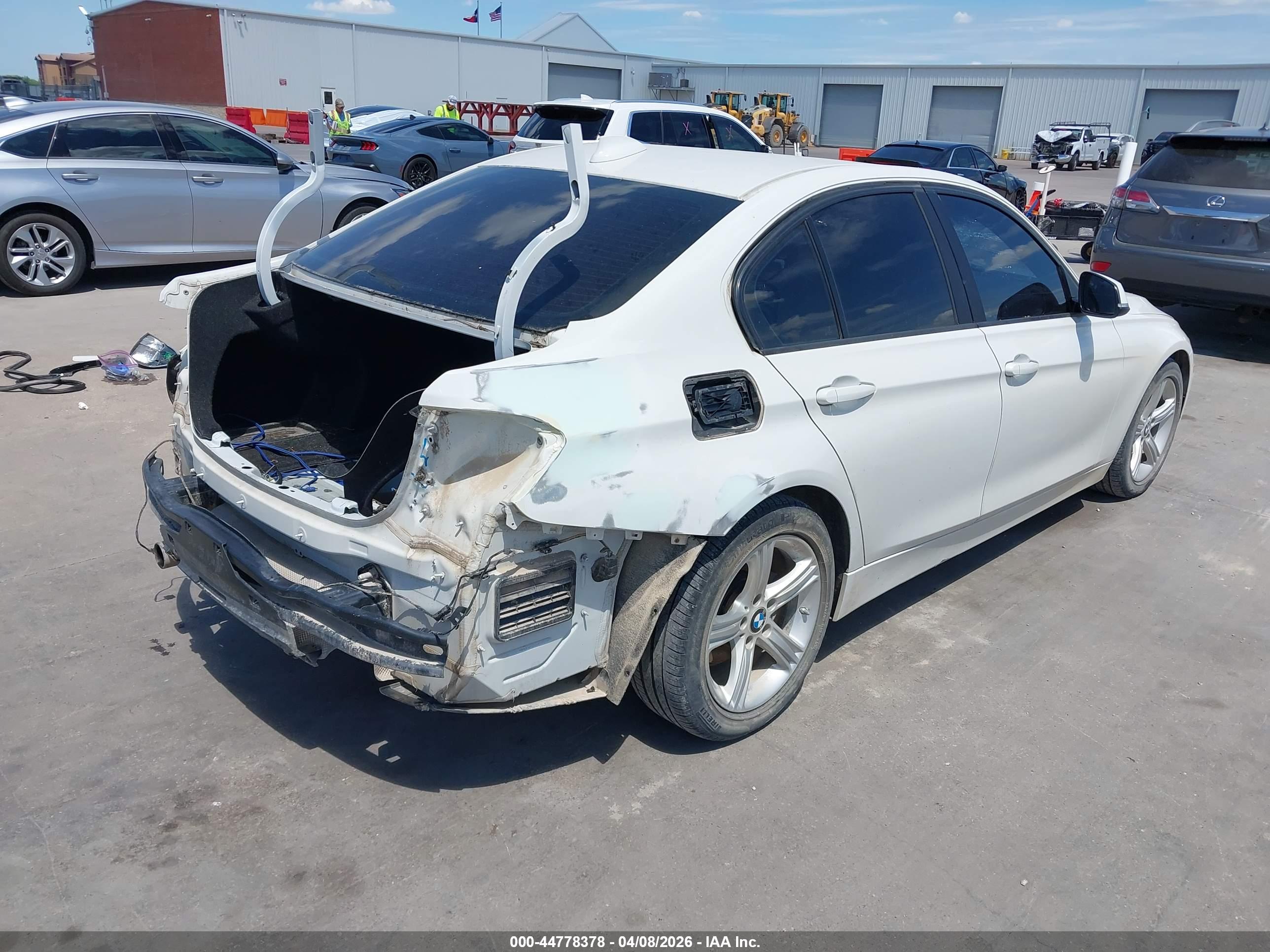 BMW 320I image 4