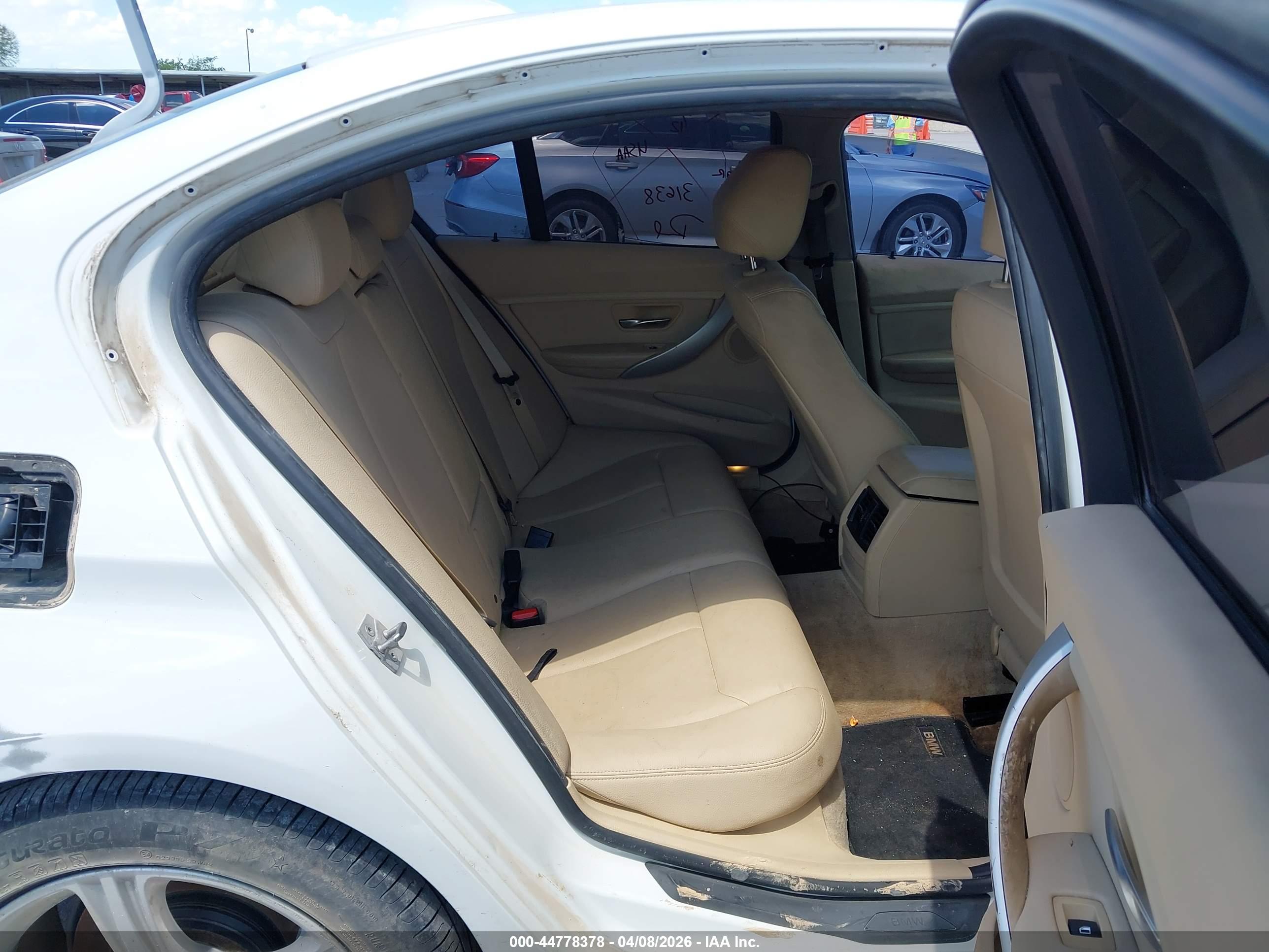 BMW 320I image 8