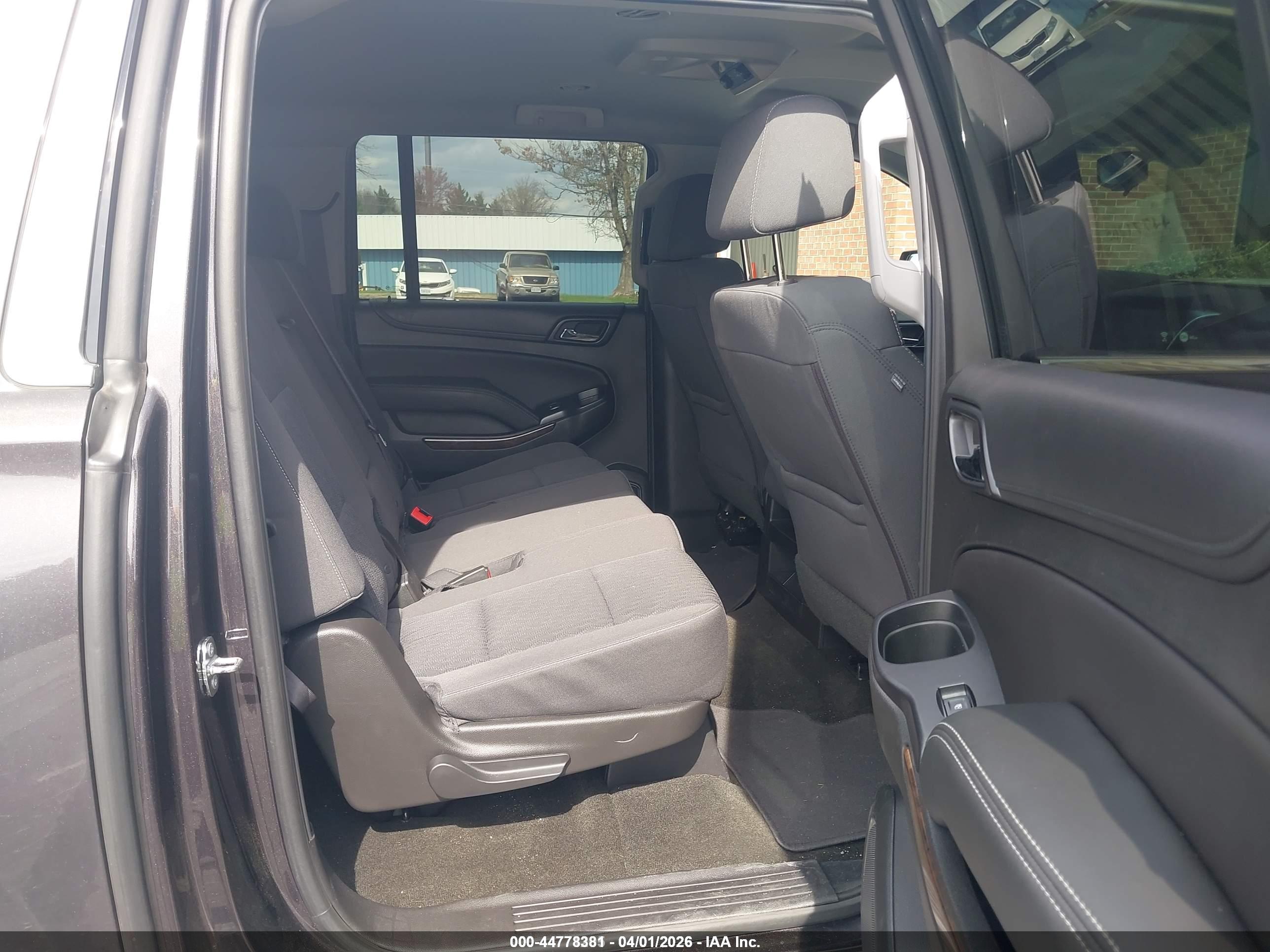 CHEVROLET SUBURBAN image 8
