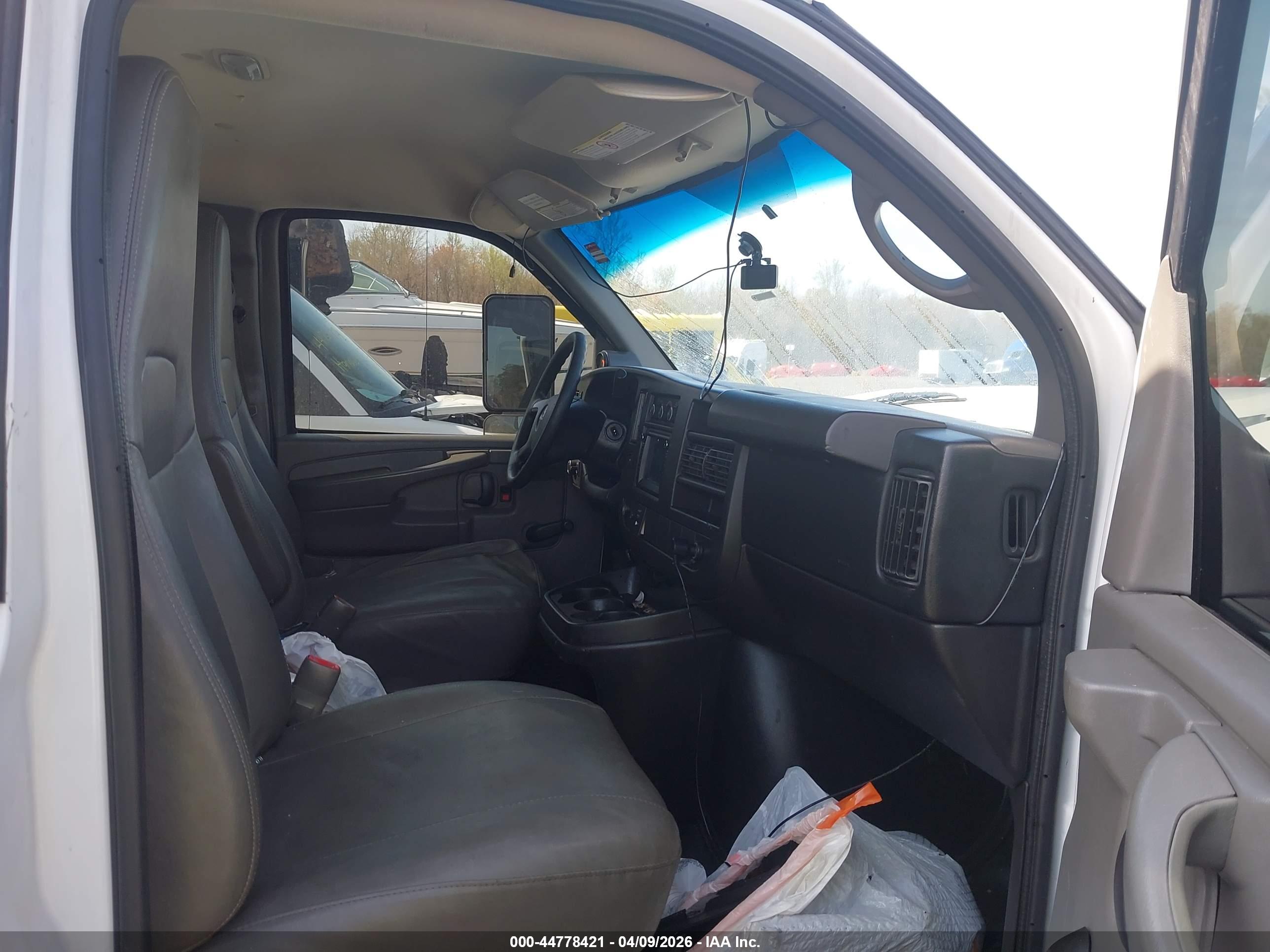 GMC SAVANA image 7