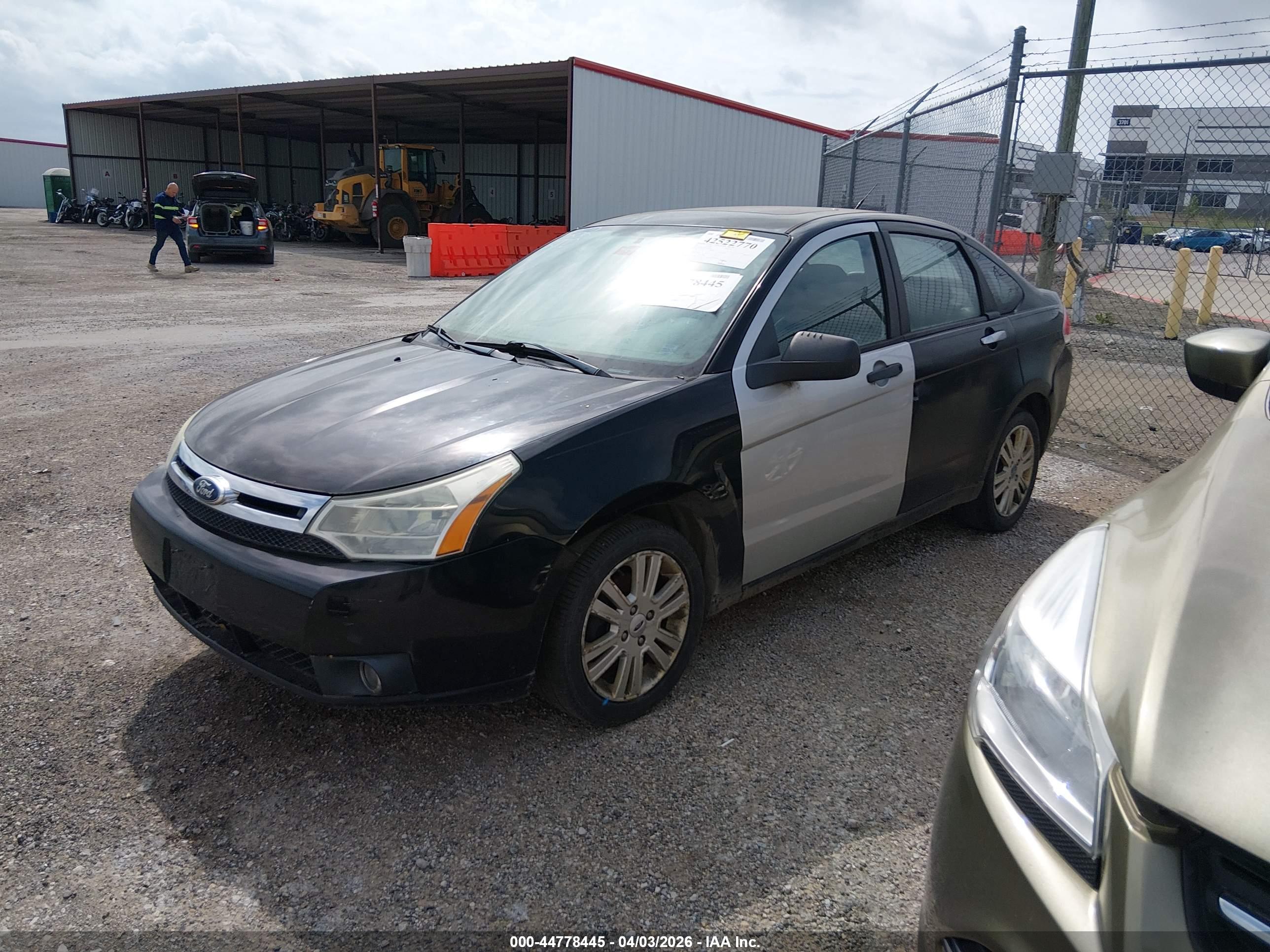 FORD FOCUS image 2
