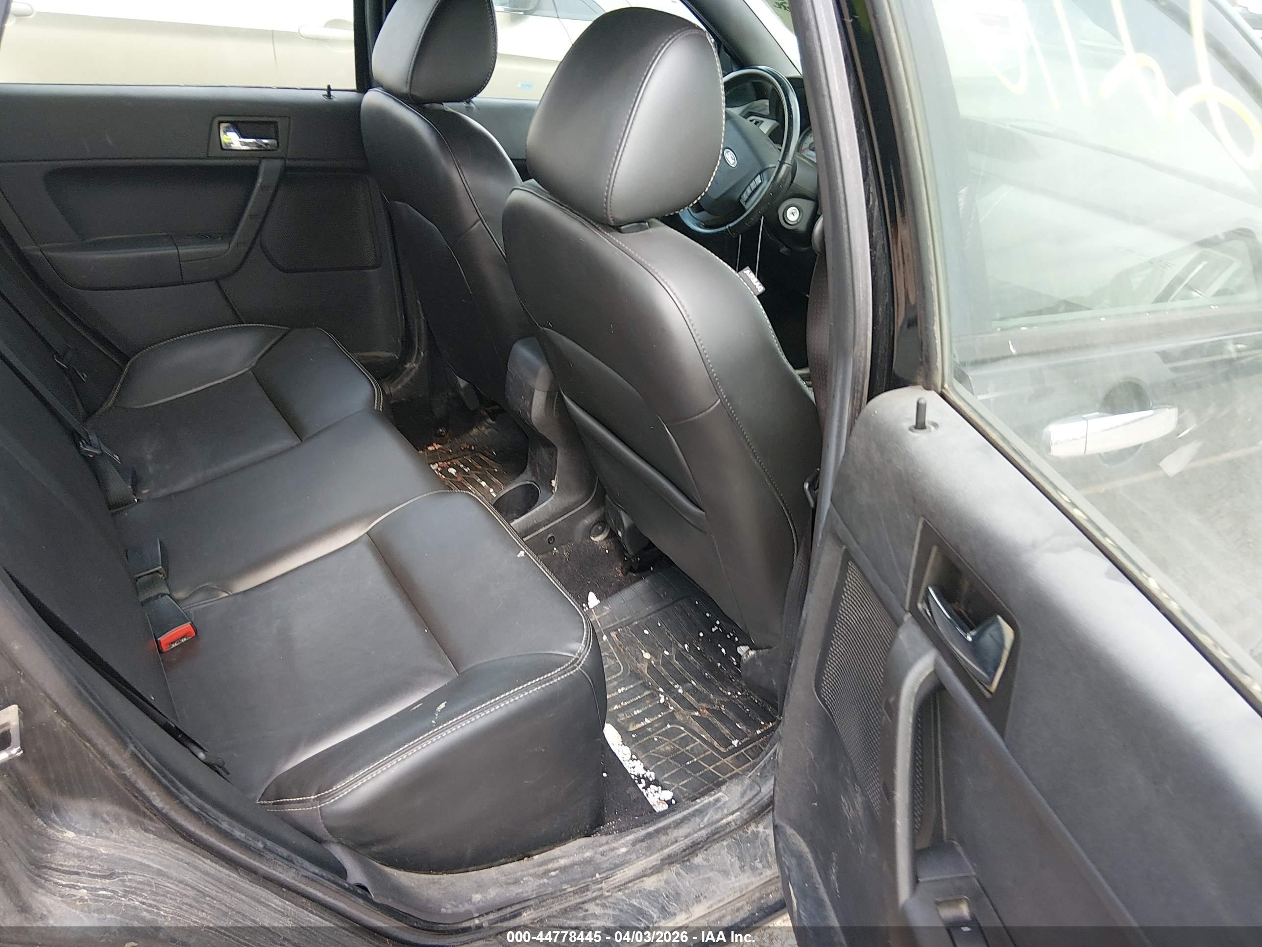 FORD FOCUS image 8