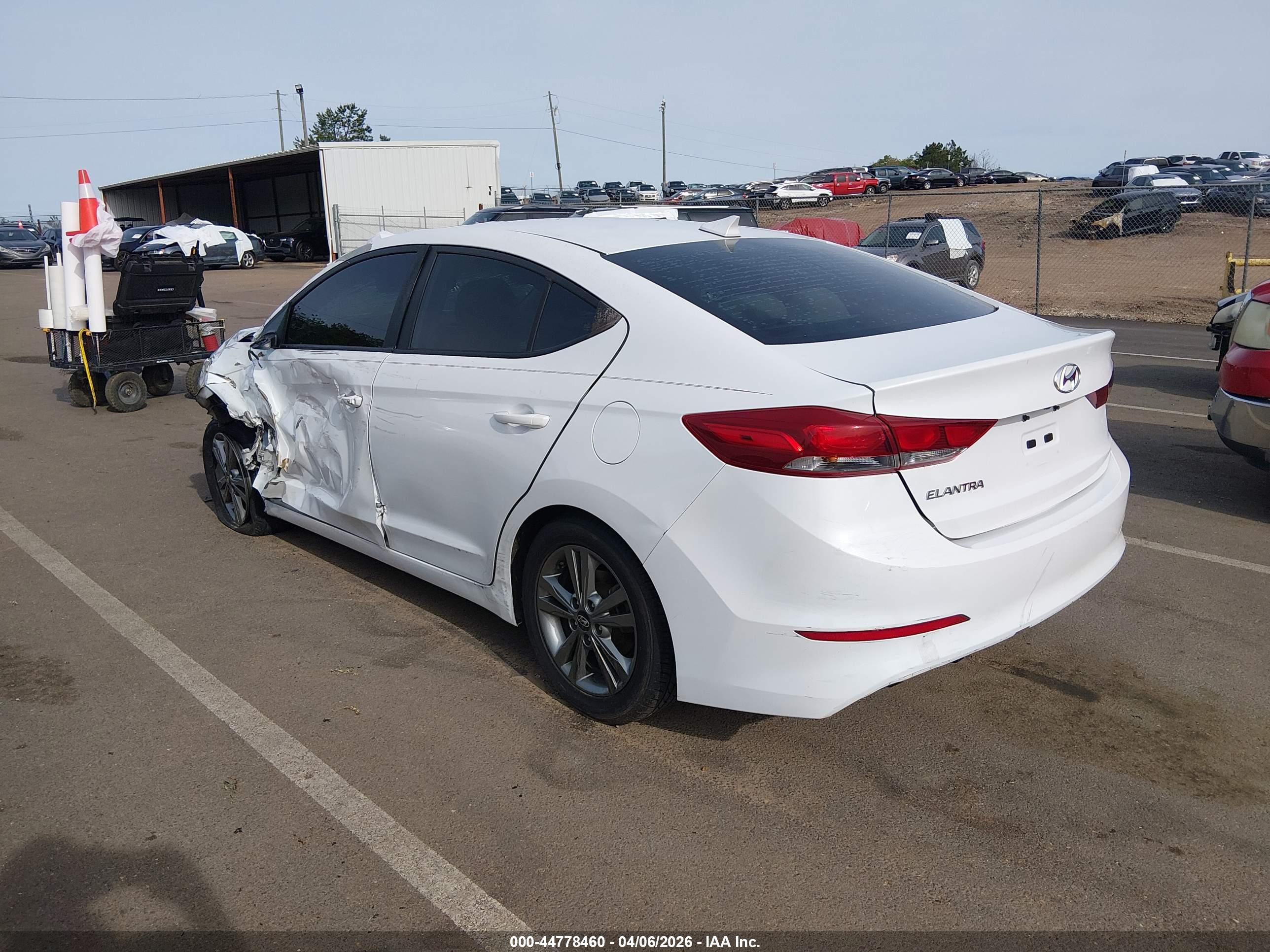 HYUNDAI ELANTRA image 3