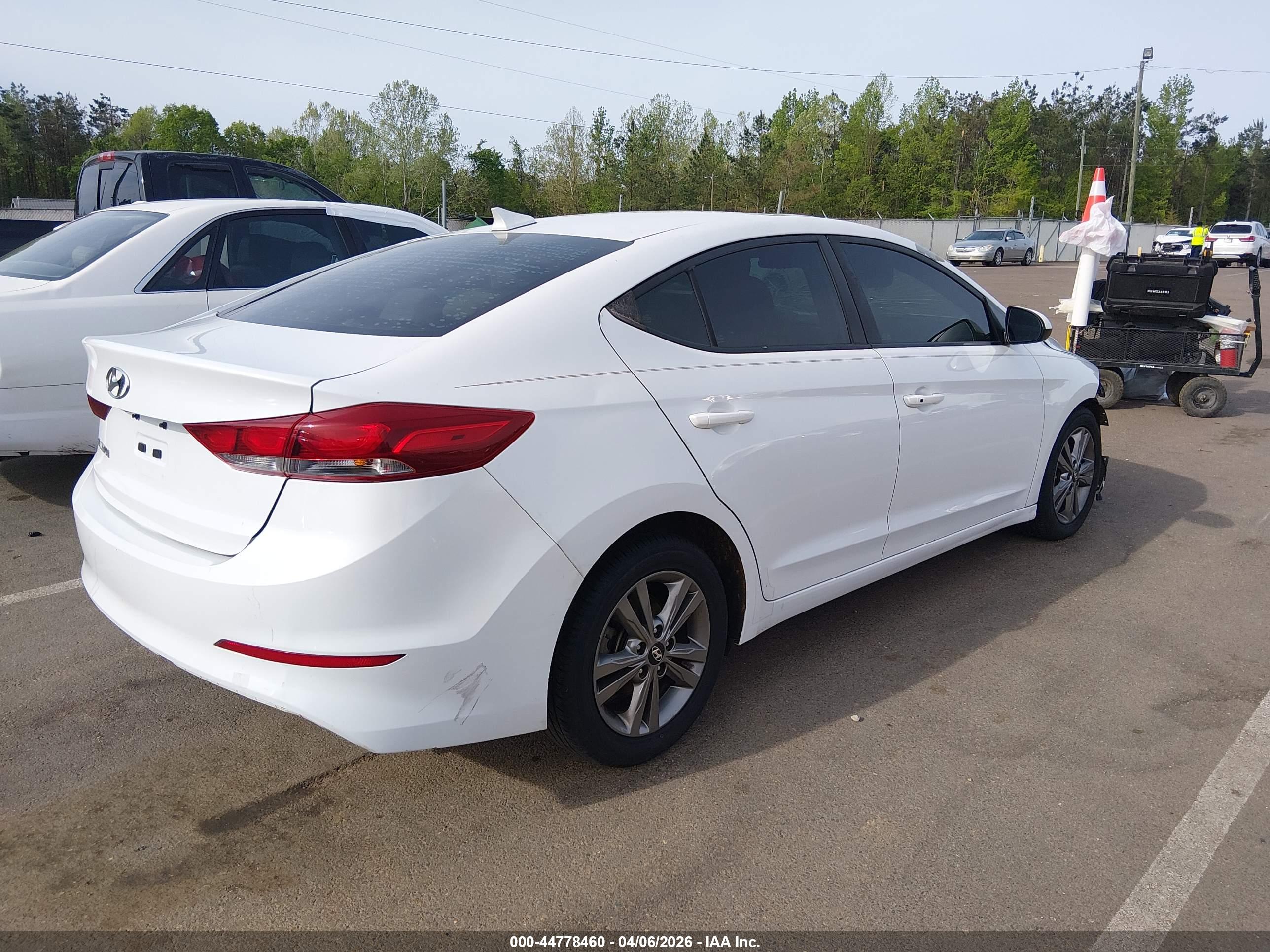 HYUNDAI ELANTRA image 4