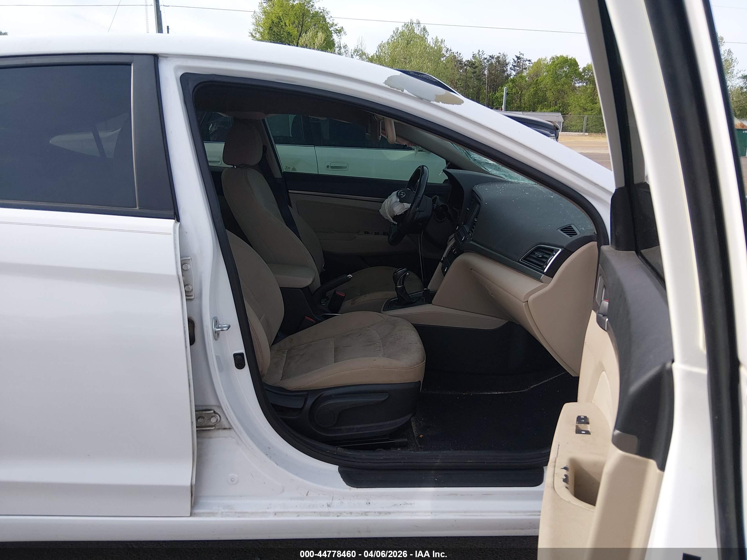 HYUNDAI ELANTRA image 5