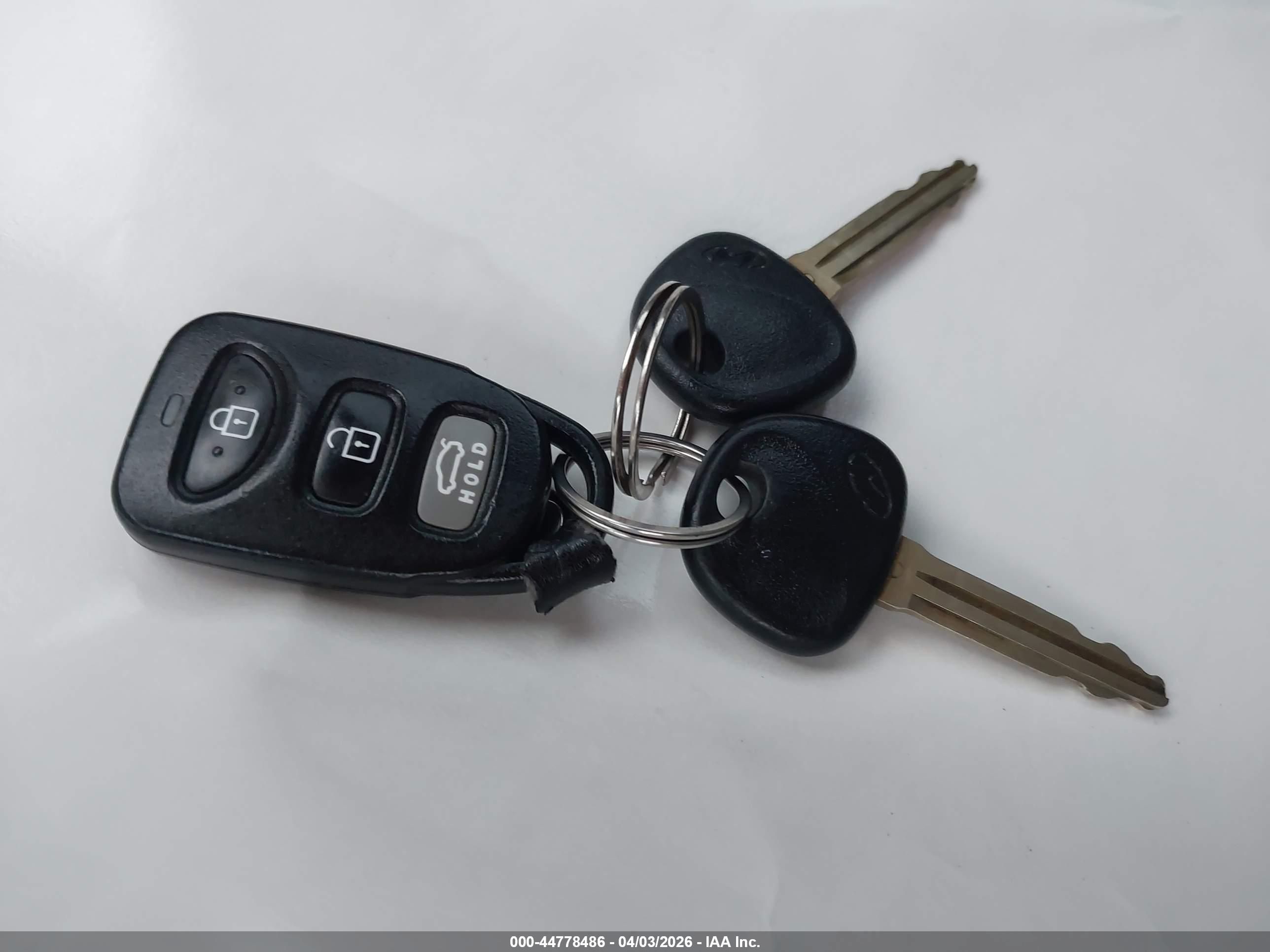 HYUNDAI ELANTRA image 11