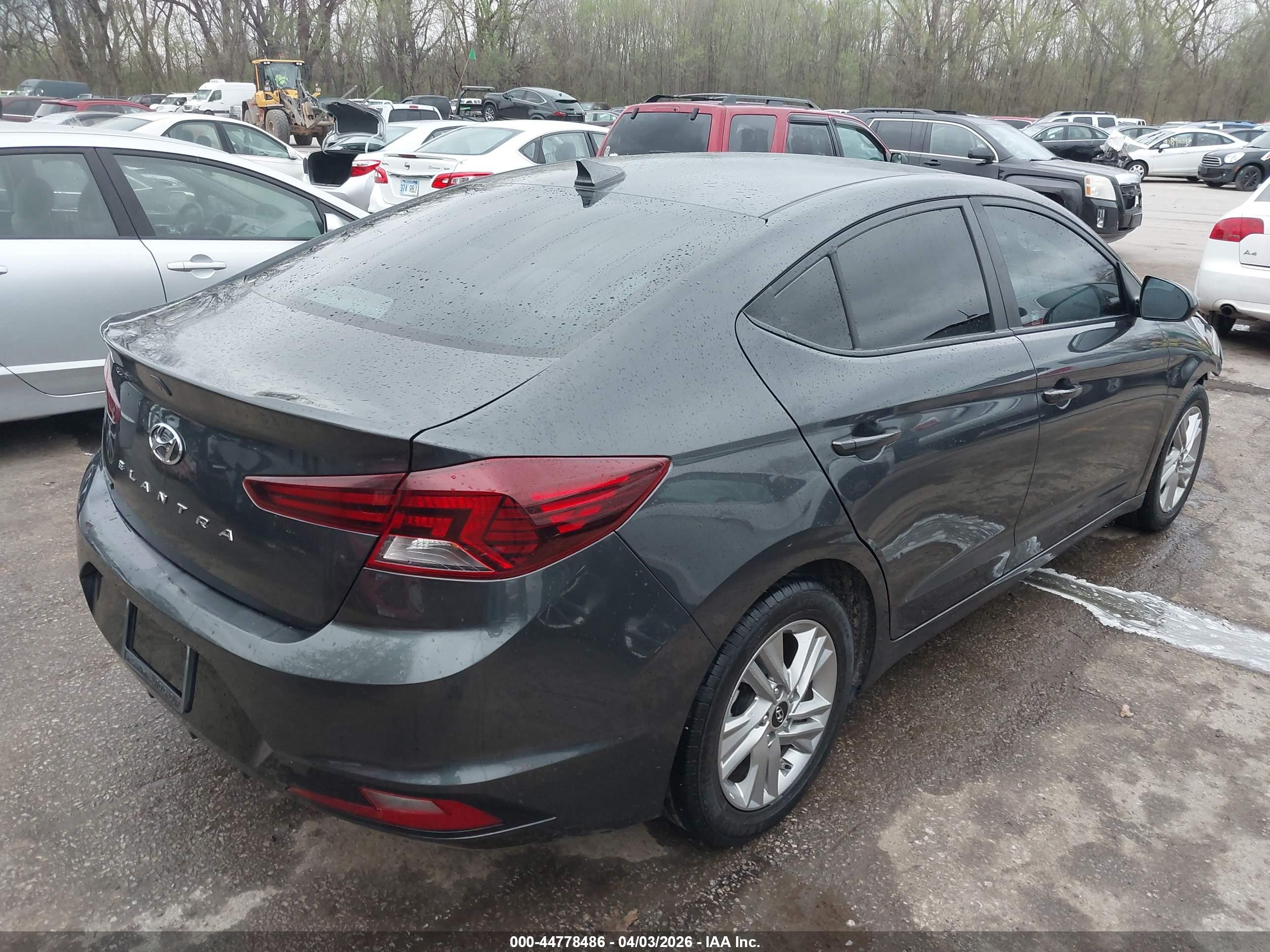 HYUNDAI ELANTRA image 4