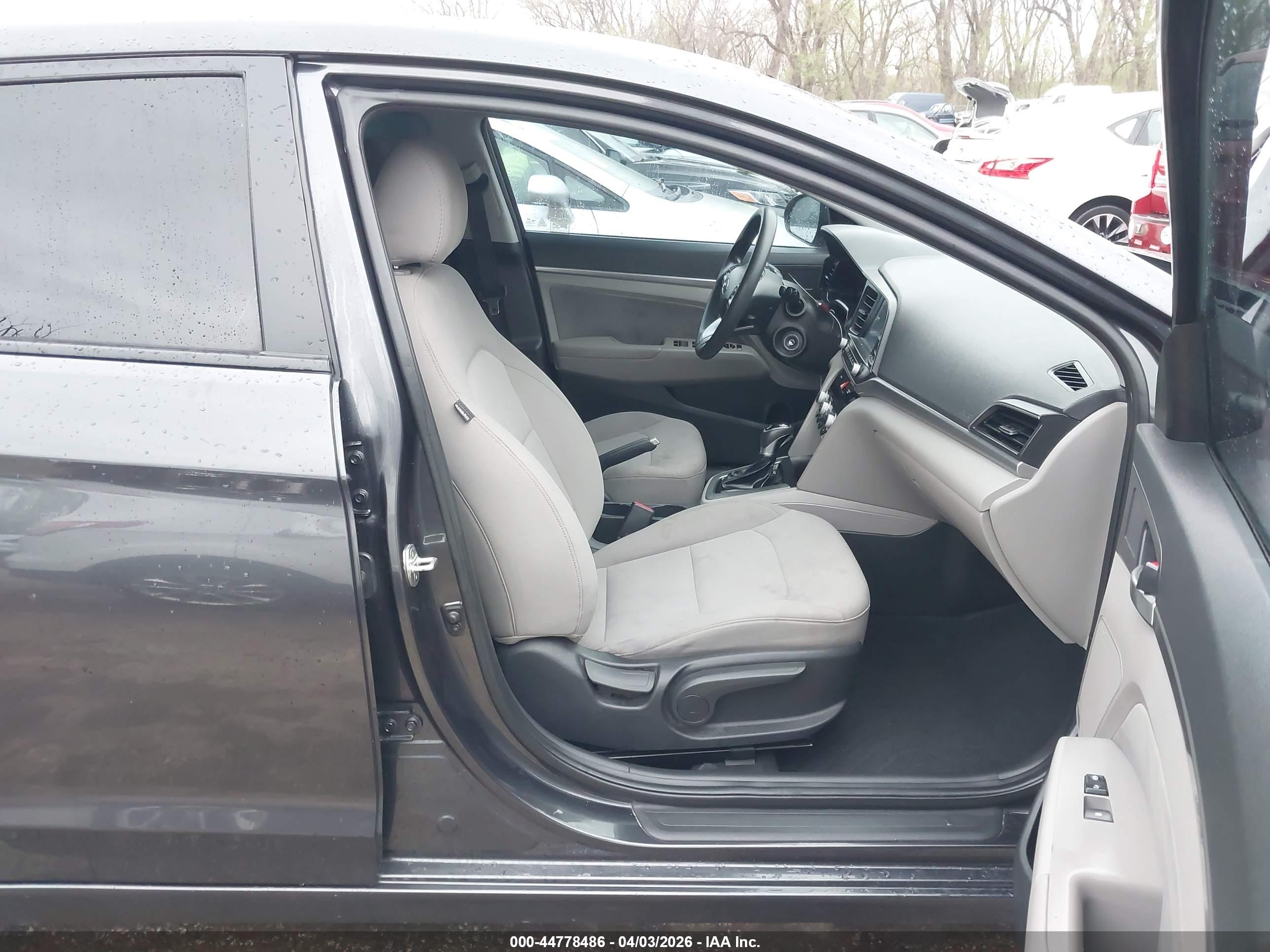 HYUNDAI ELANTRA image 5