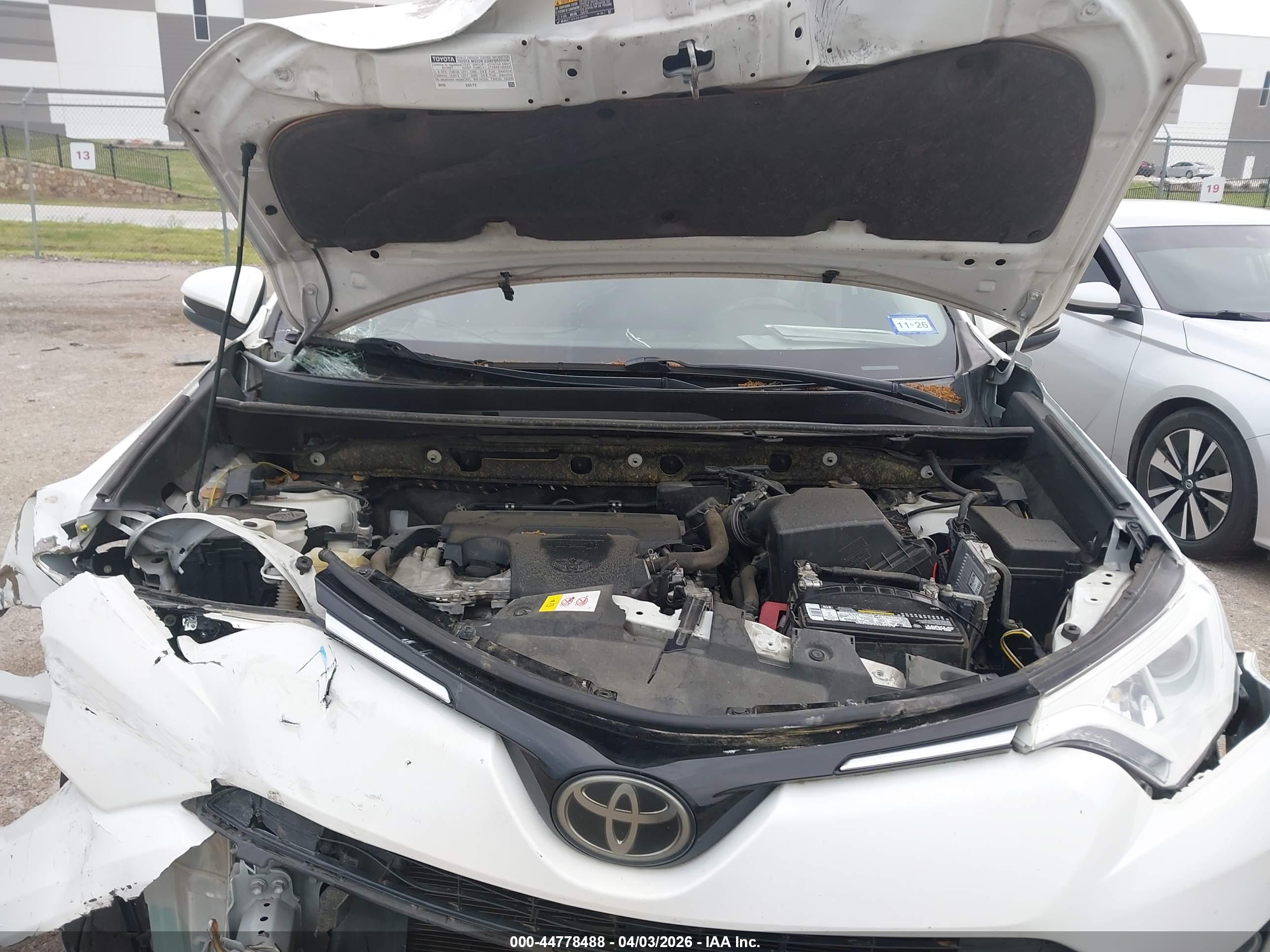 TOYOTA RAV4 image 10