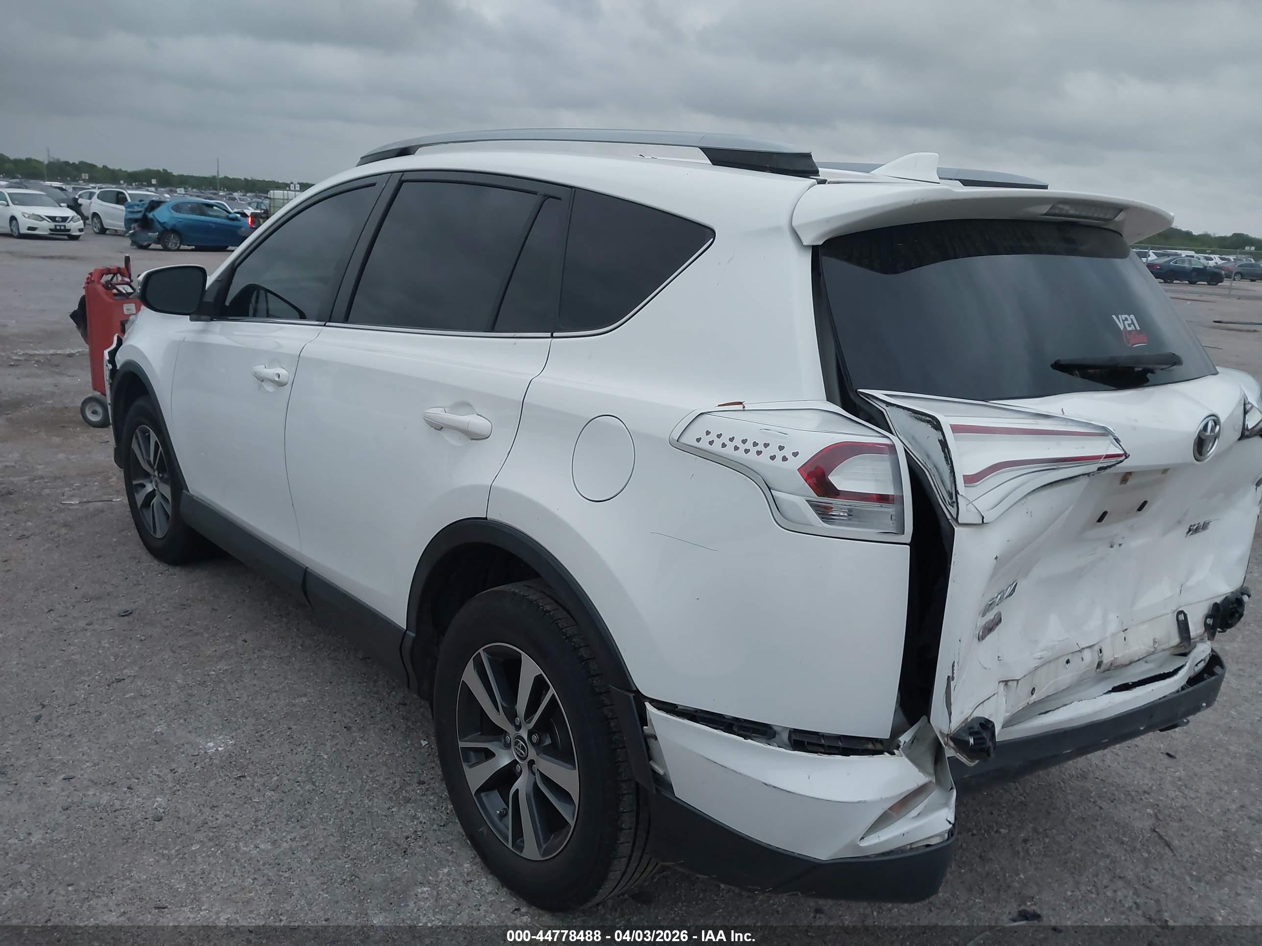TOYOTA RAV4 image 3