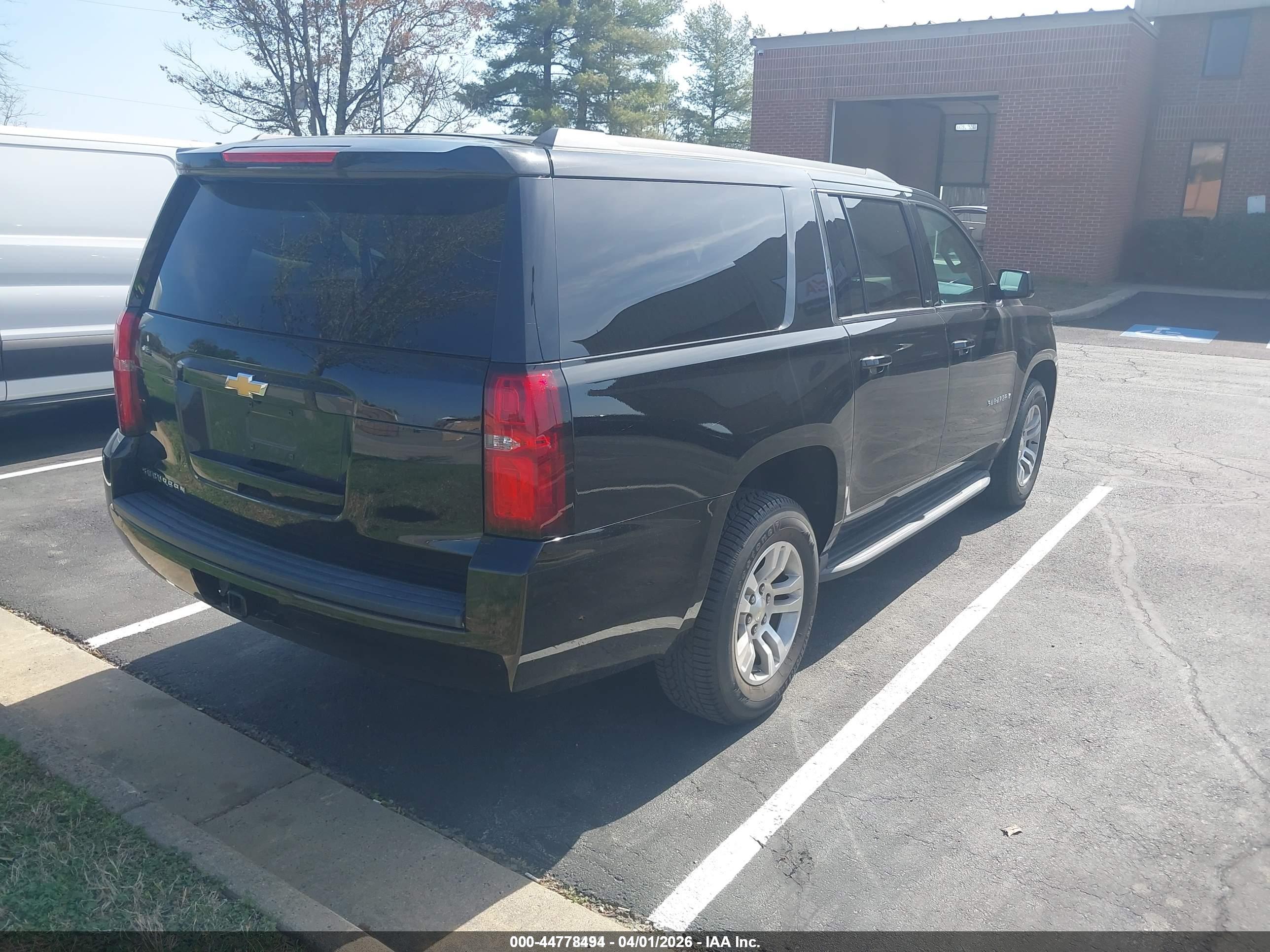 CHEVROLET SUBURBAN image 4