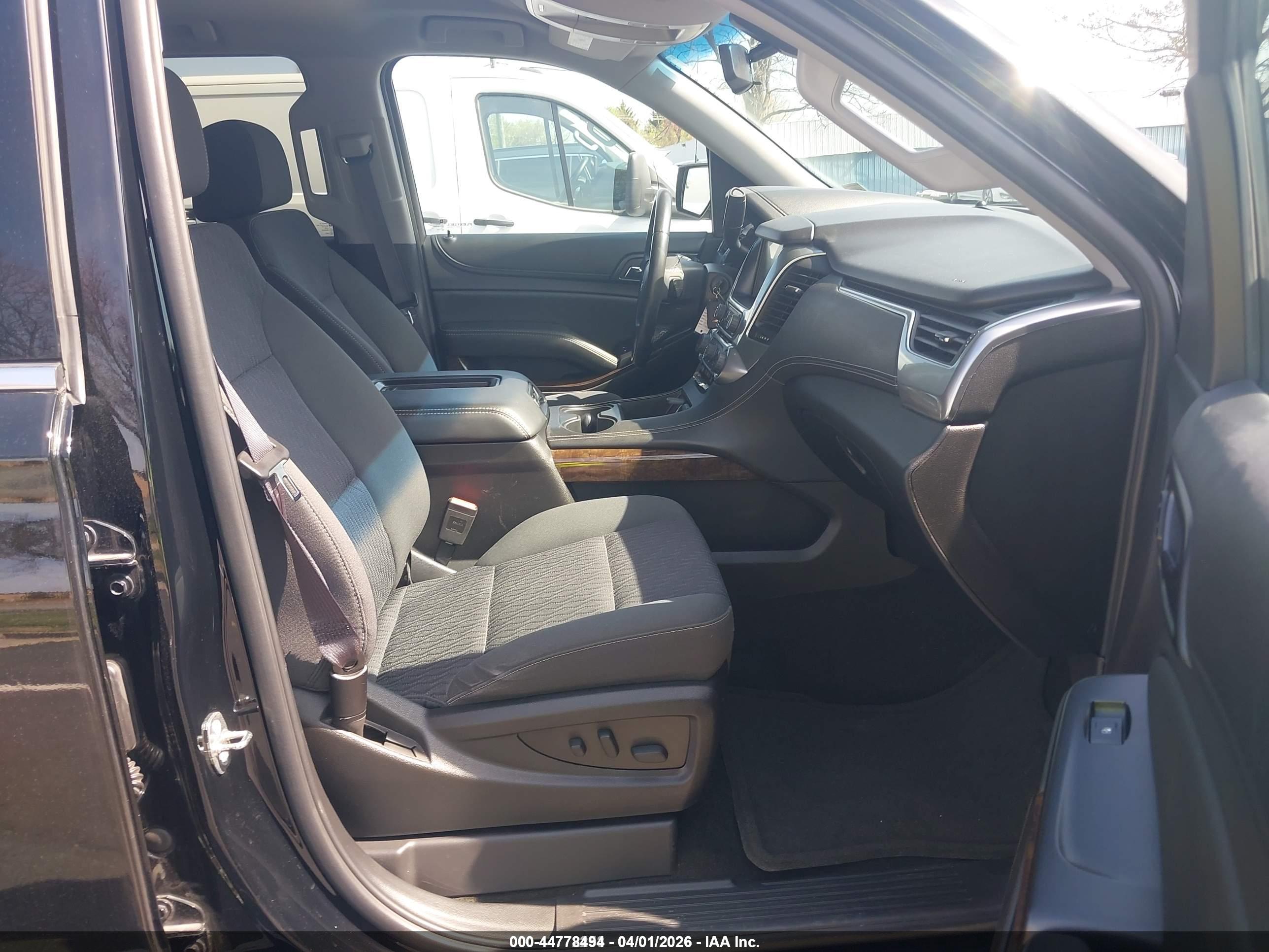 CHEVROLET SUBURBAN image 5