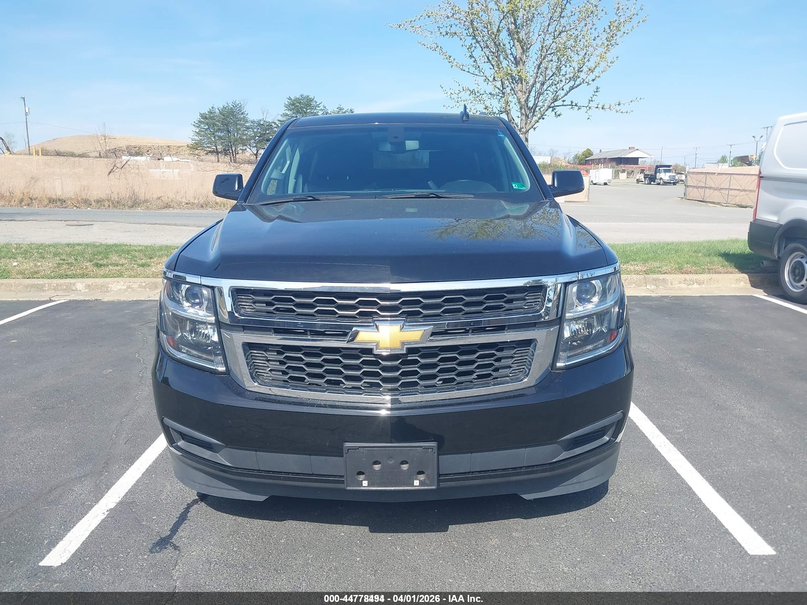 CHEVROLET SUBURBAN image 6