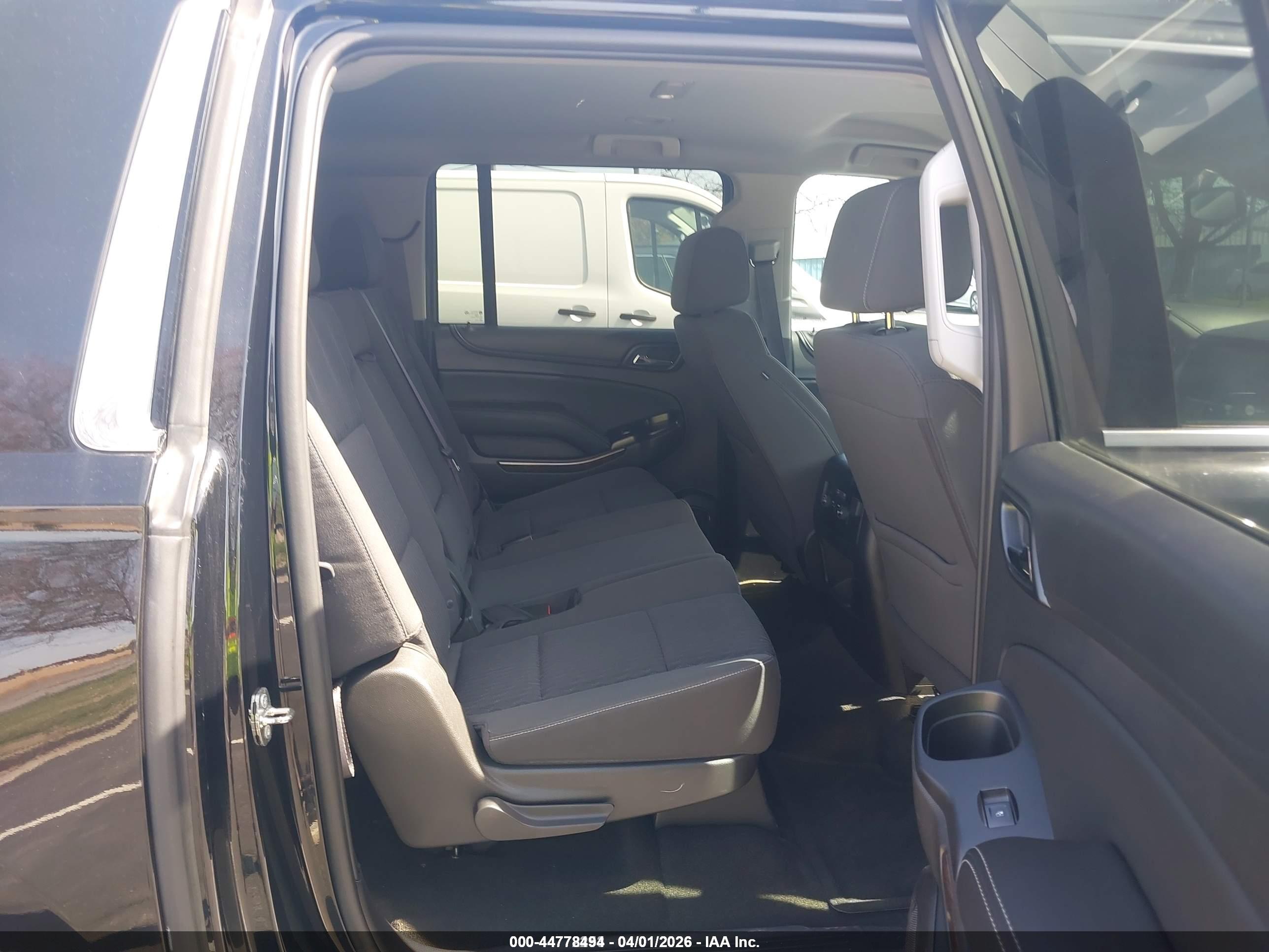 CHEVROLET SUBURBAN image 8