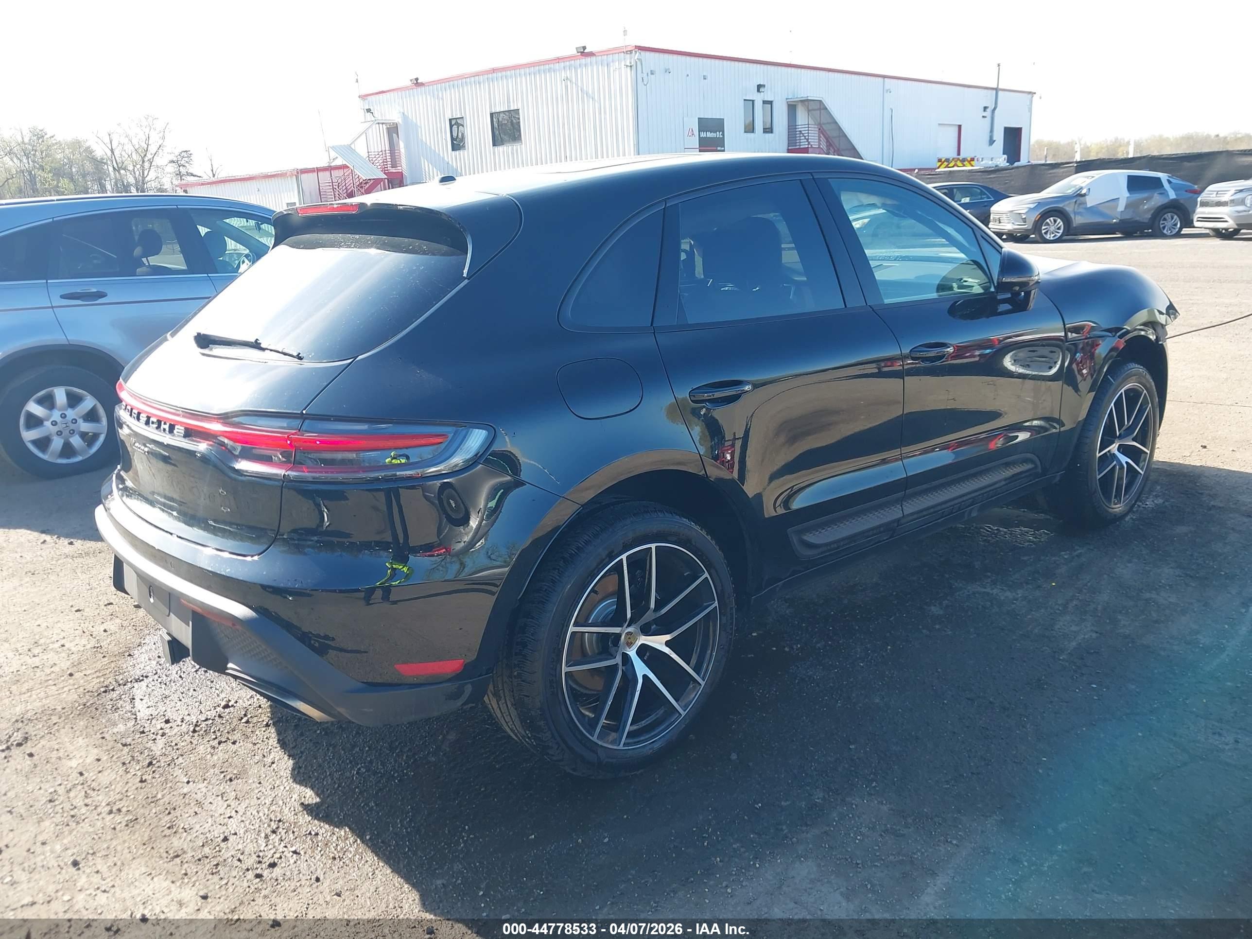 PORSCHE MACAN image 4