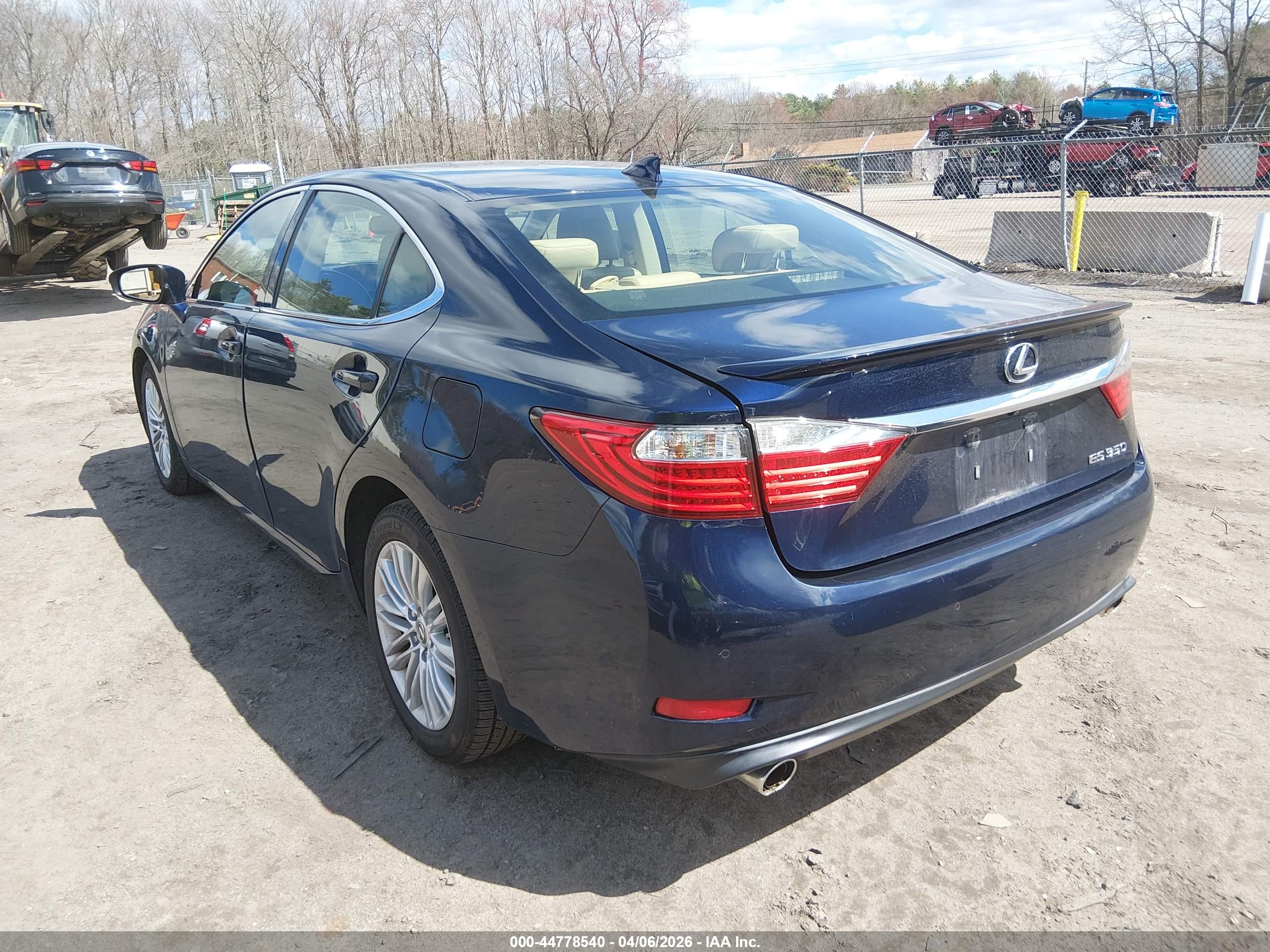 LEXUS ES image 3