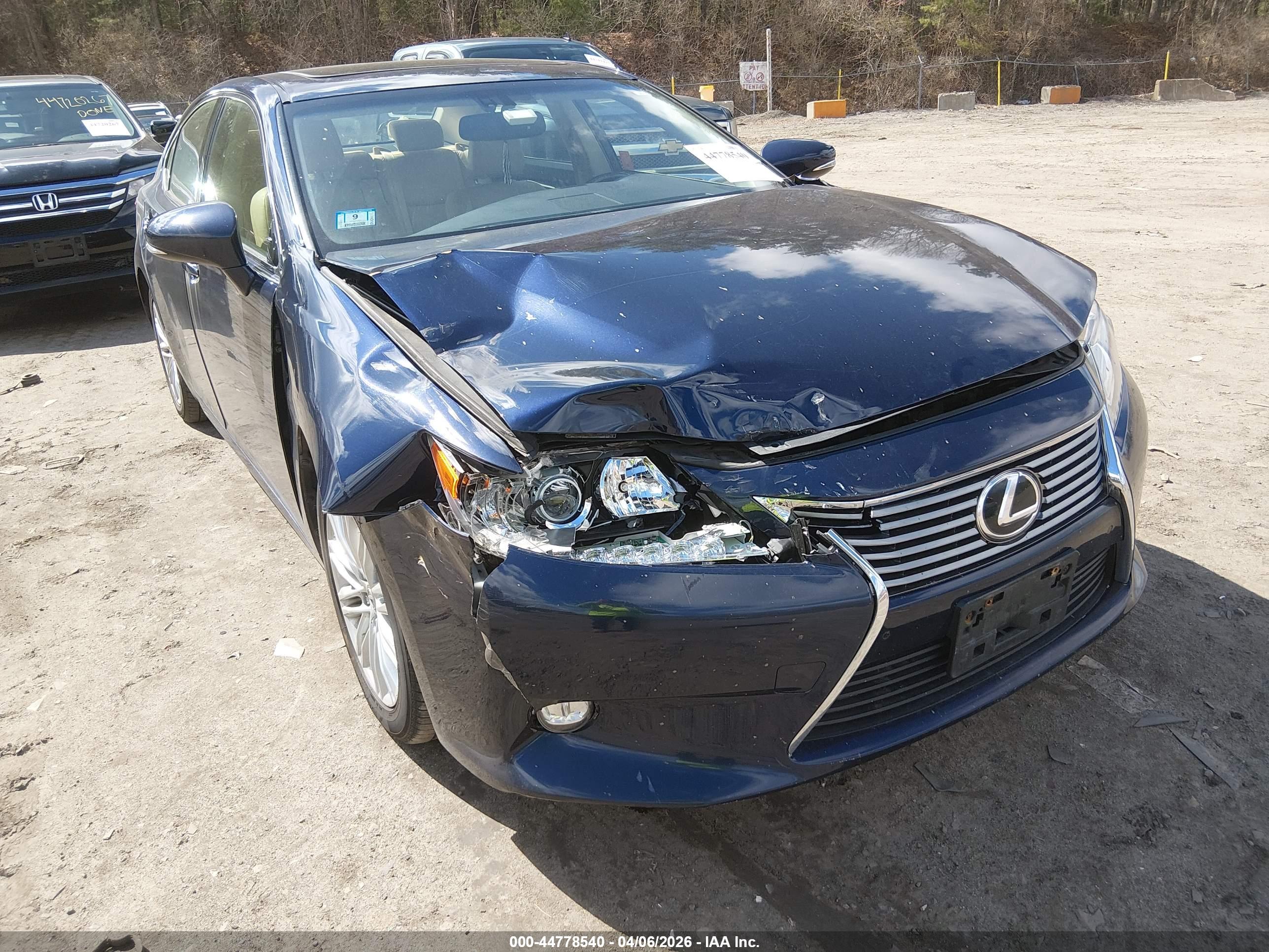 LEXUS ES image 6