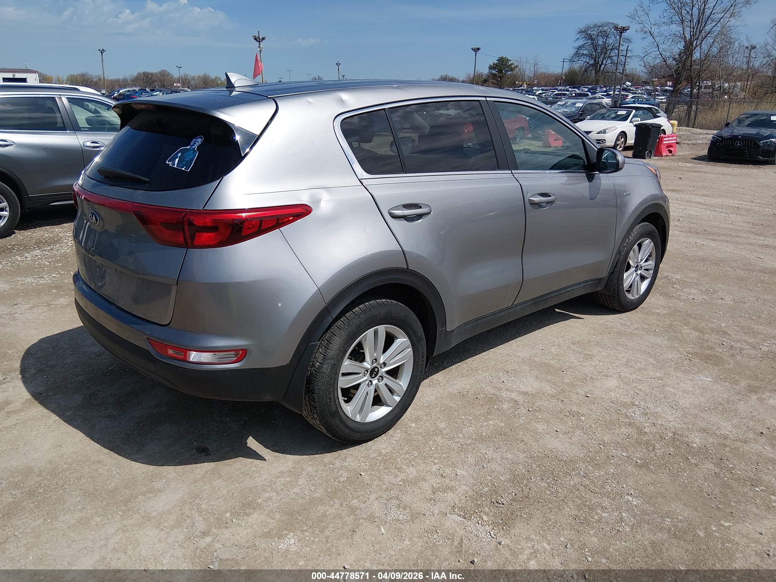 KIA SPORTAGE image 4