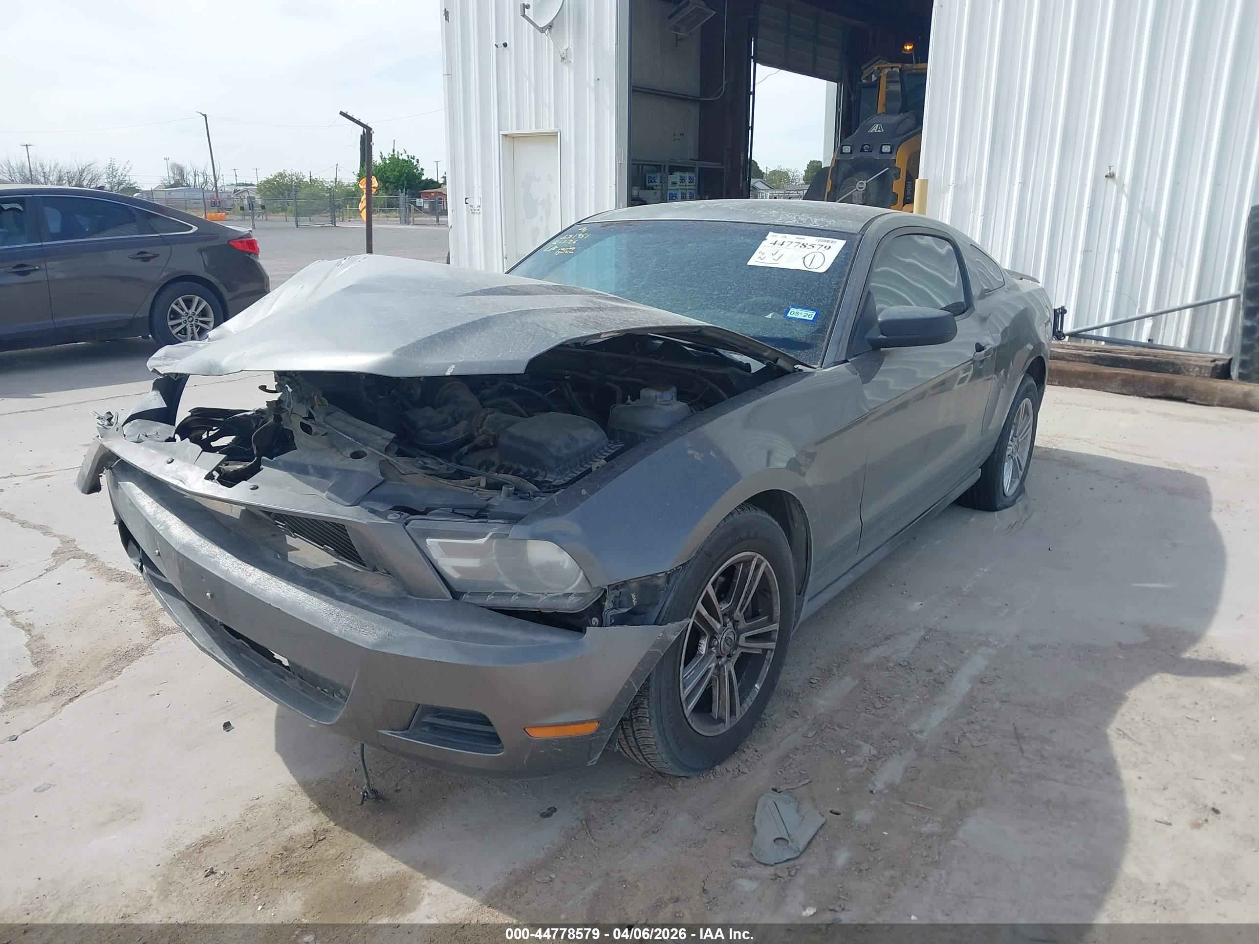 FORD MUSTANG image 2