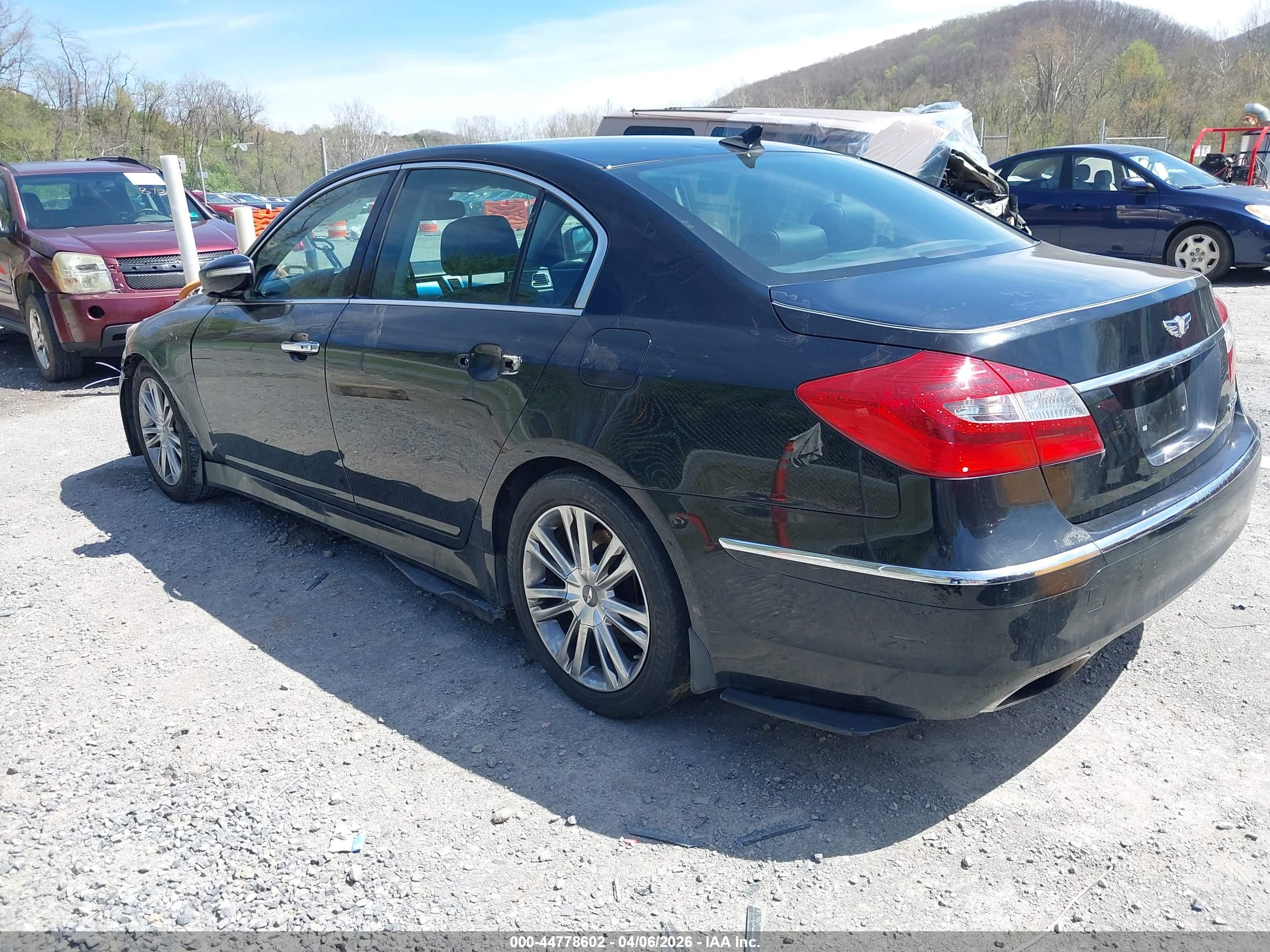 HYUNDAI GENESIS image 3