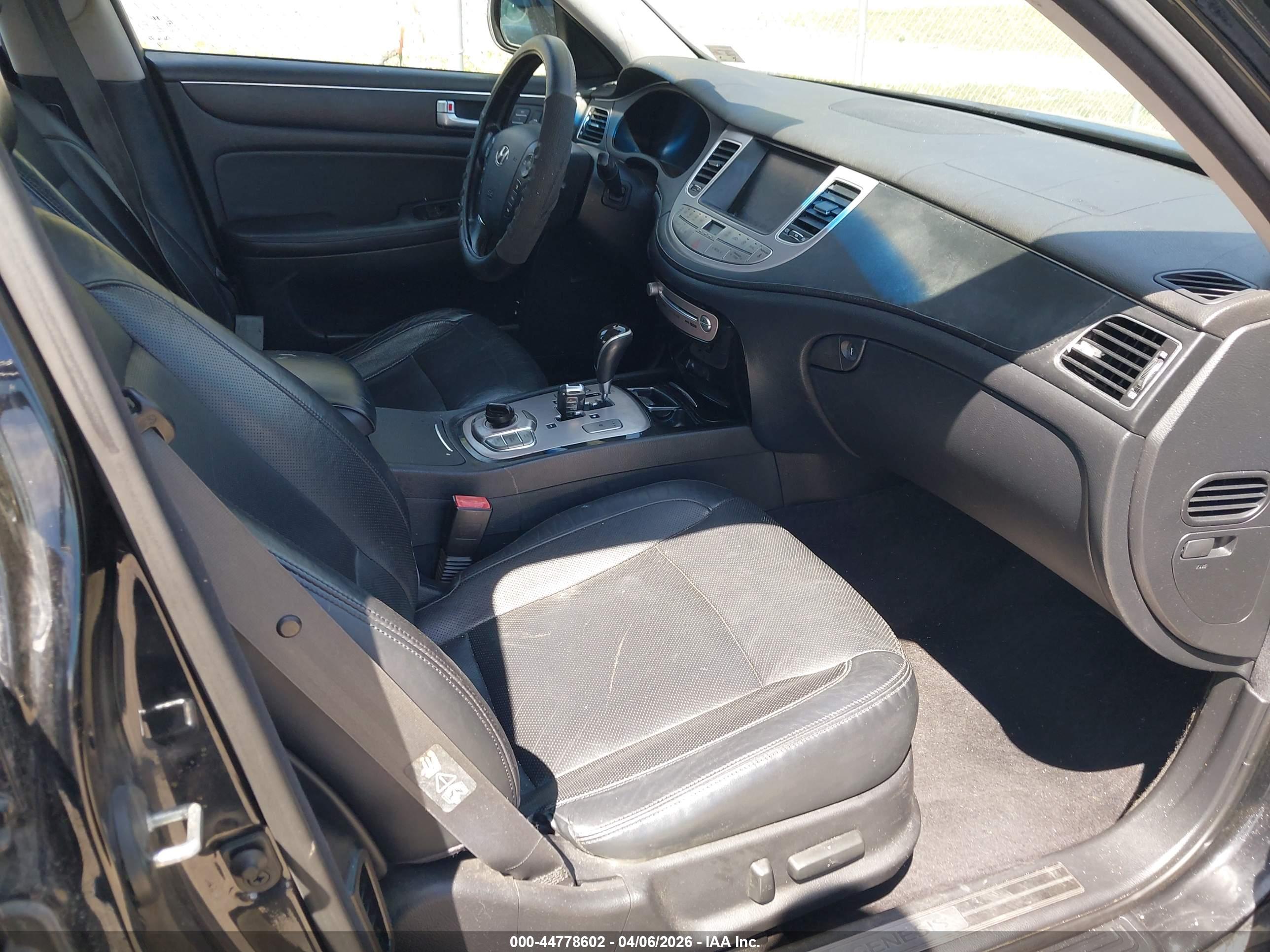 HYUNDAI GENESIS image 5