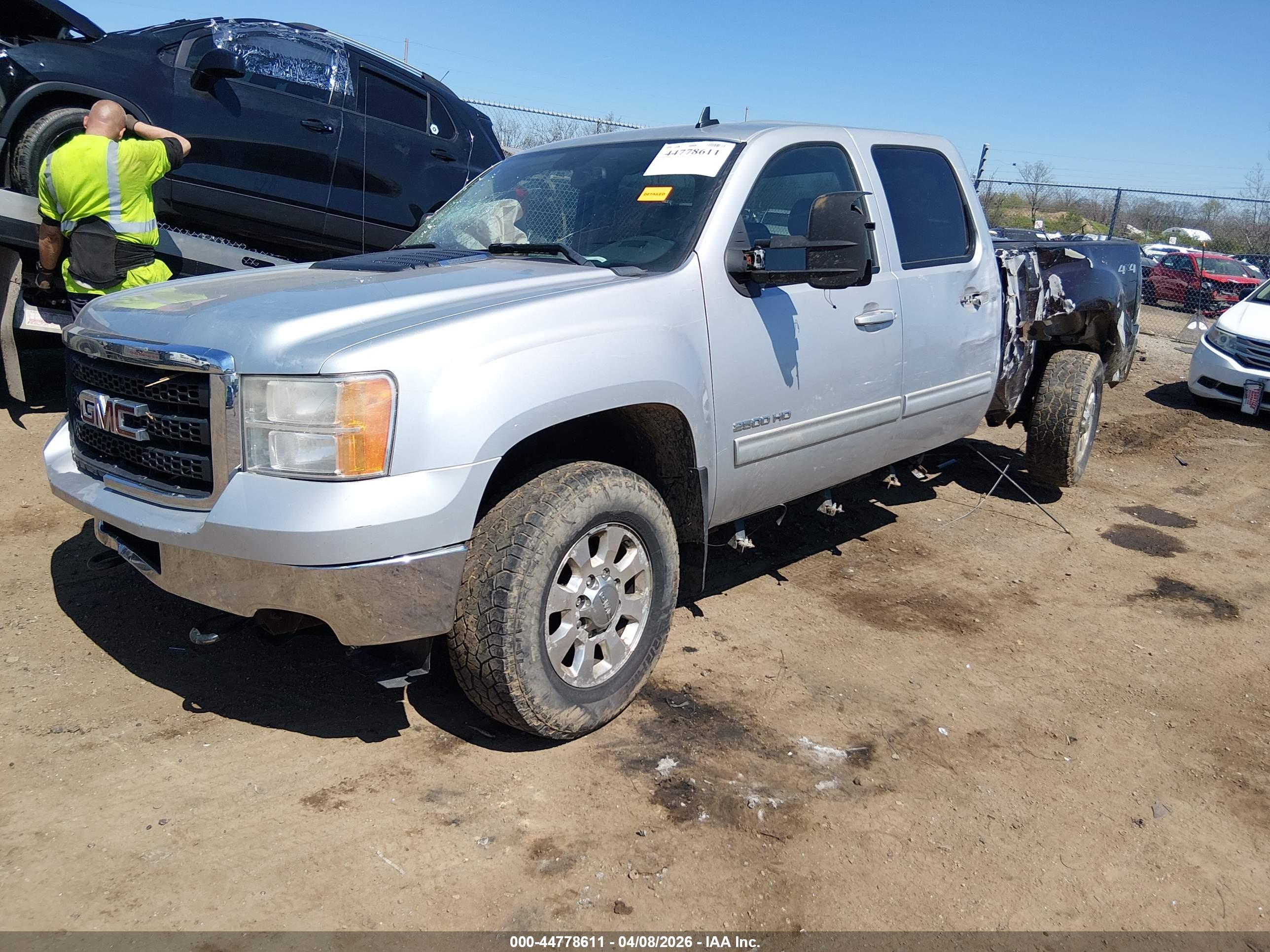 GMC SIERRA image 2