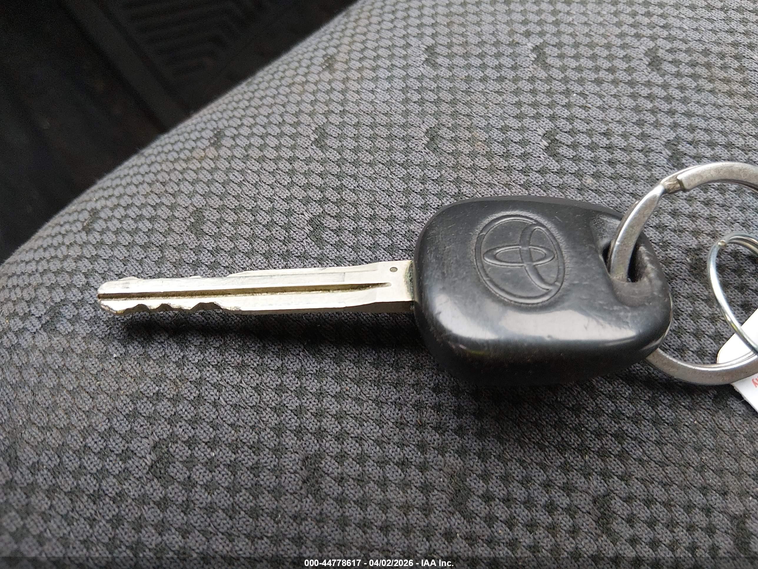 TOYOTA YARIS image 11