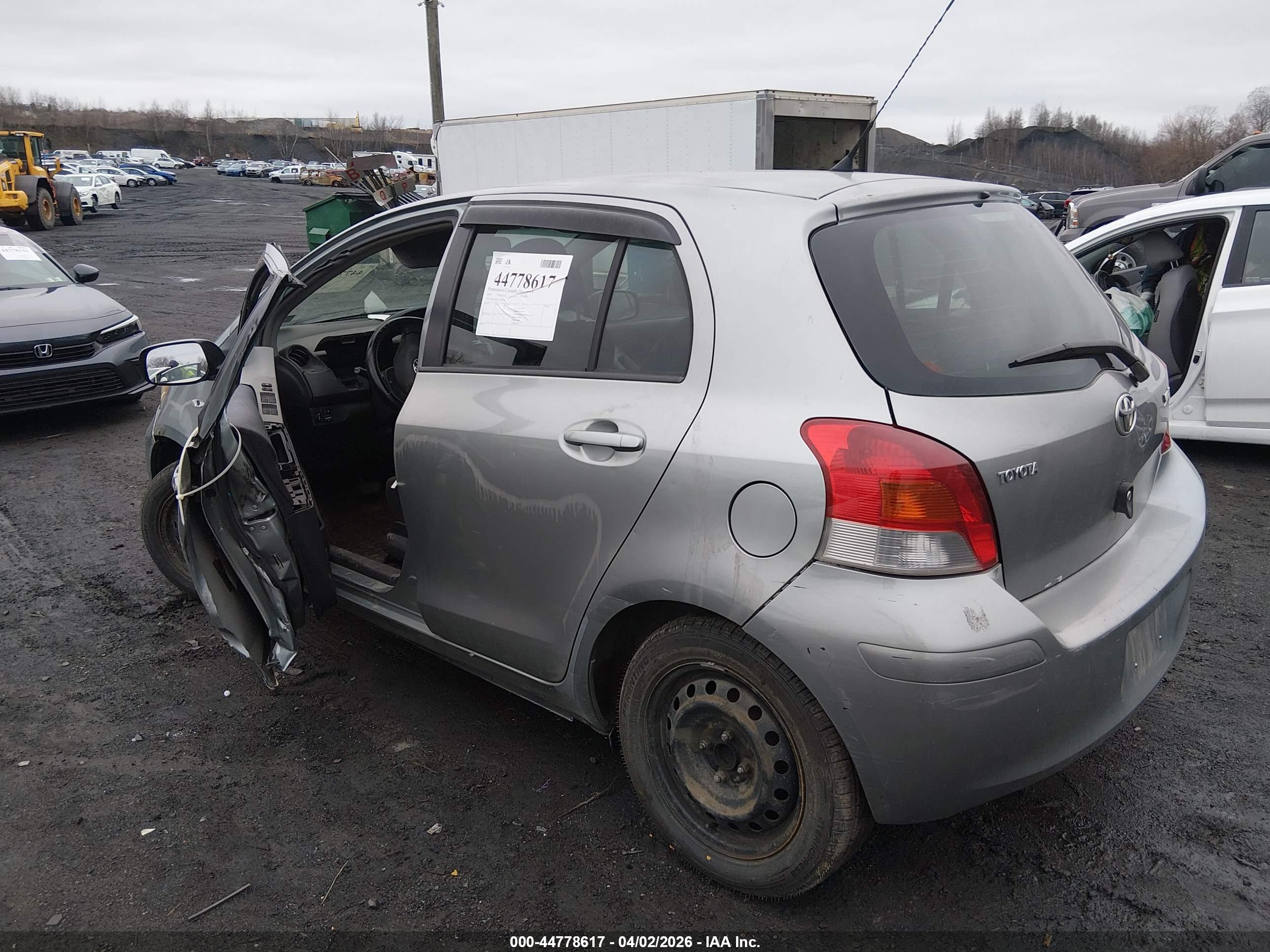 TOYOTA YARIS image 3