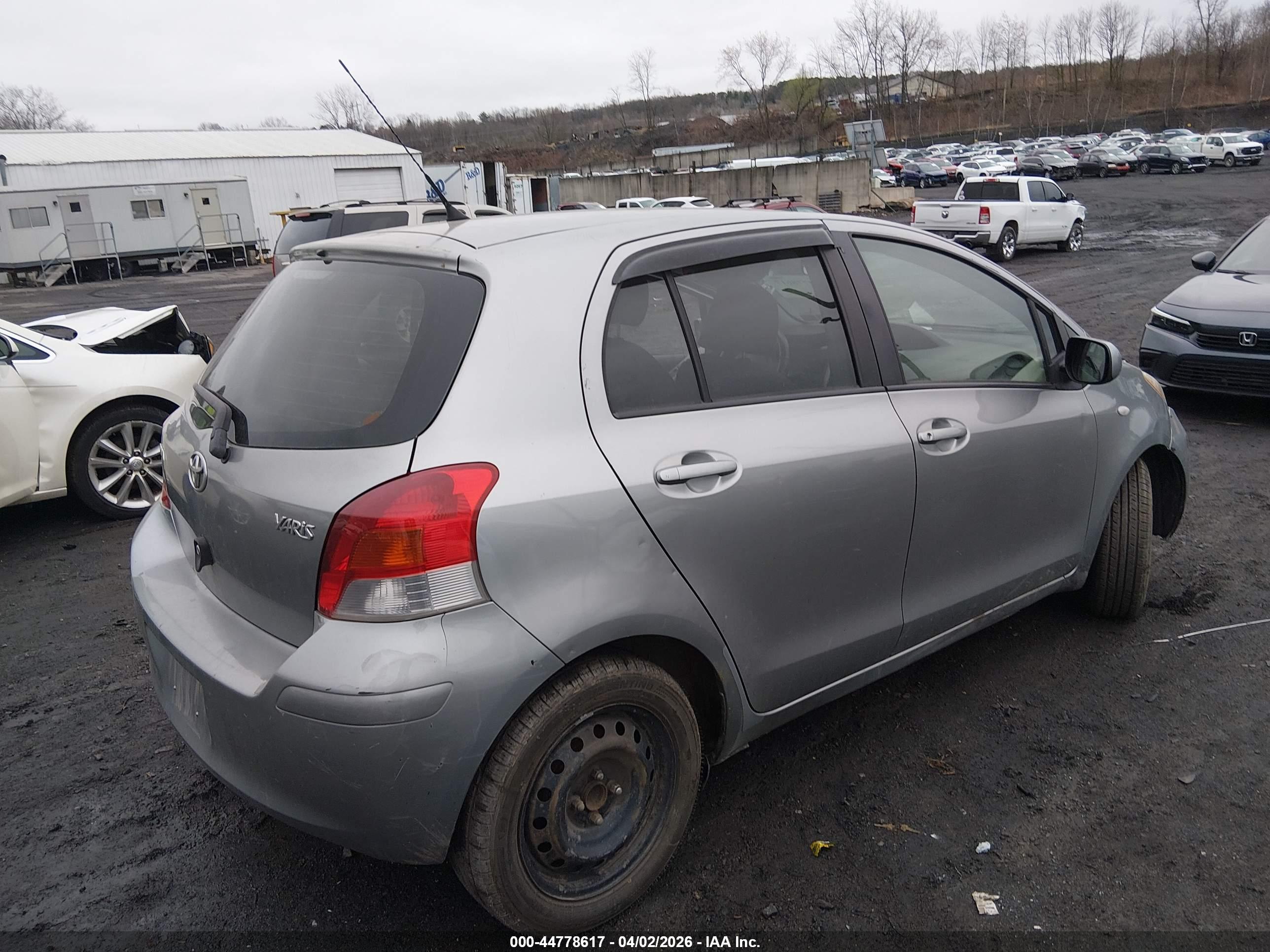 TOYOTA YARIS image 4