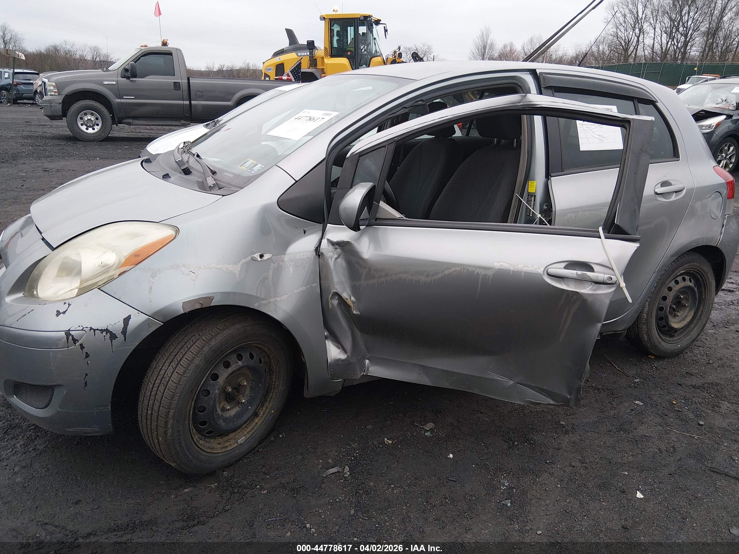 TOYOTA YARIS image 6