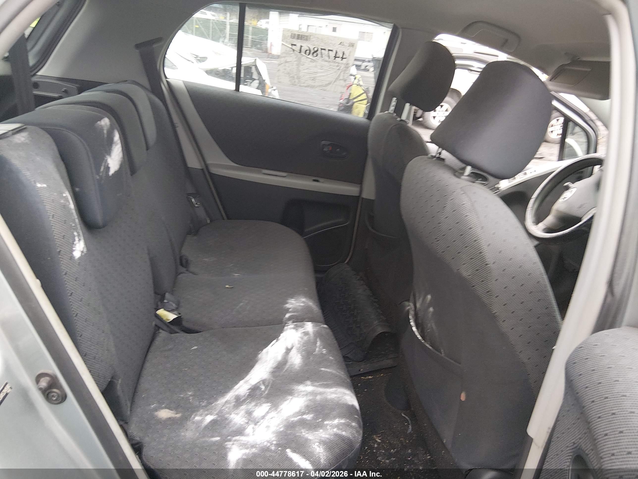 TOYOTA YARIS image 8