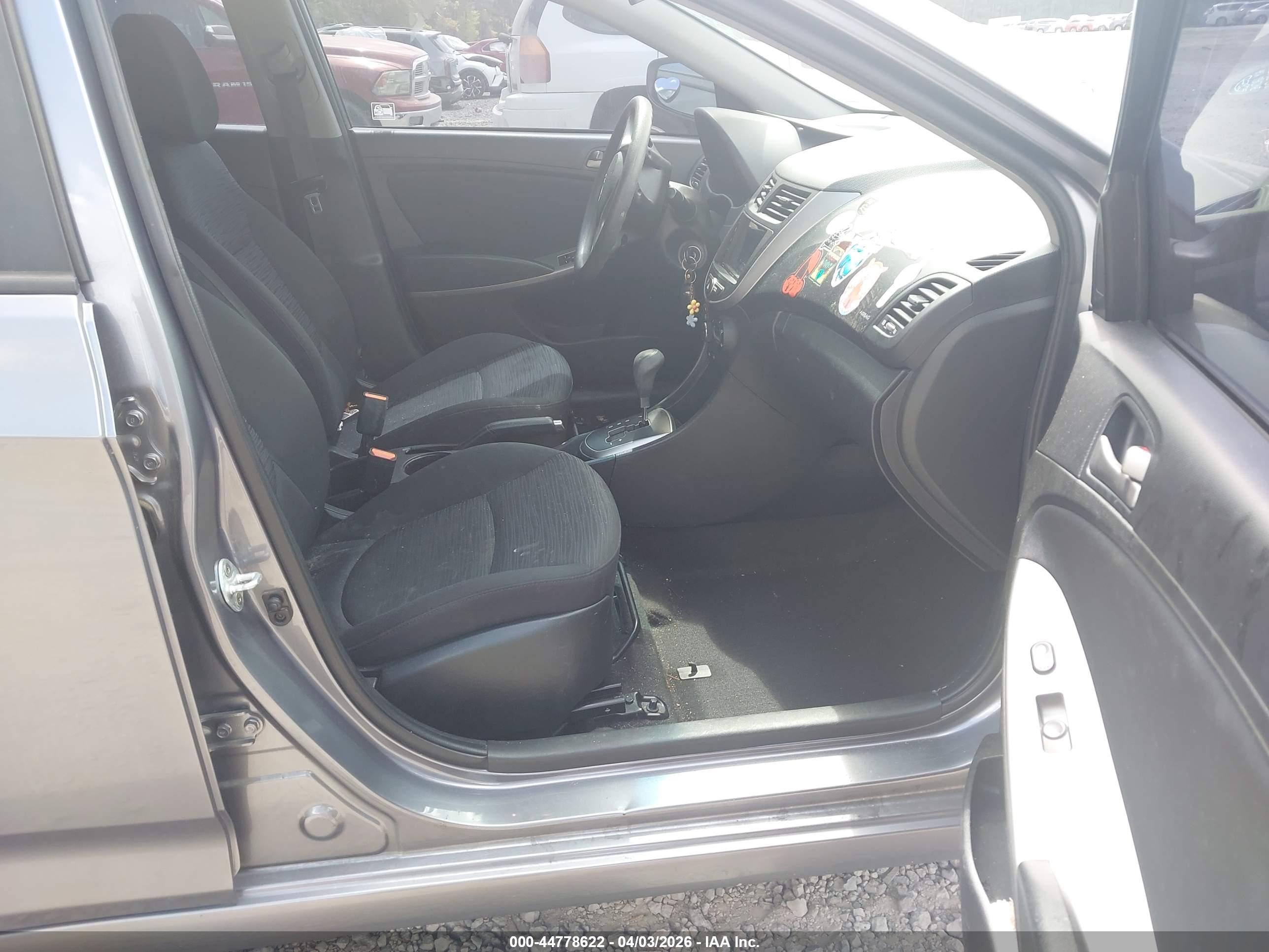 HYUNDAI ACCENT image 5