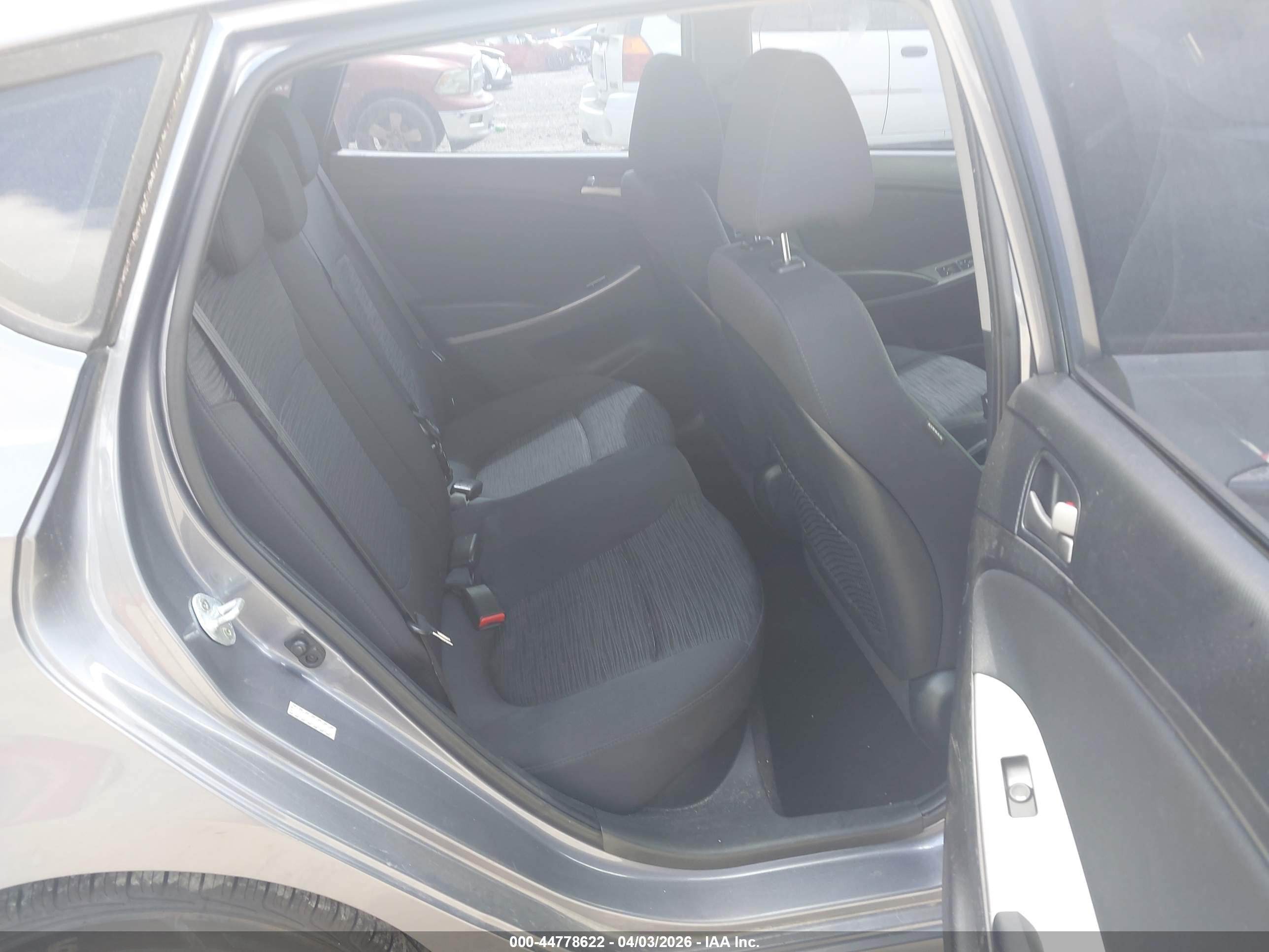 HYUNDAI ACCENT image 8