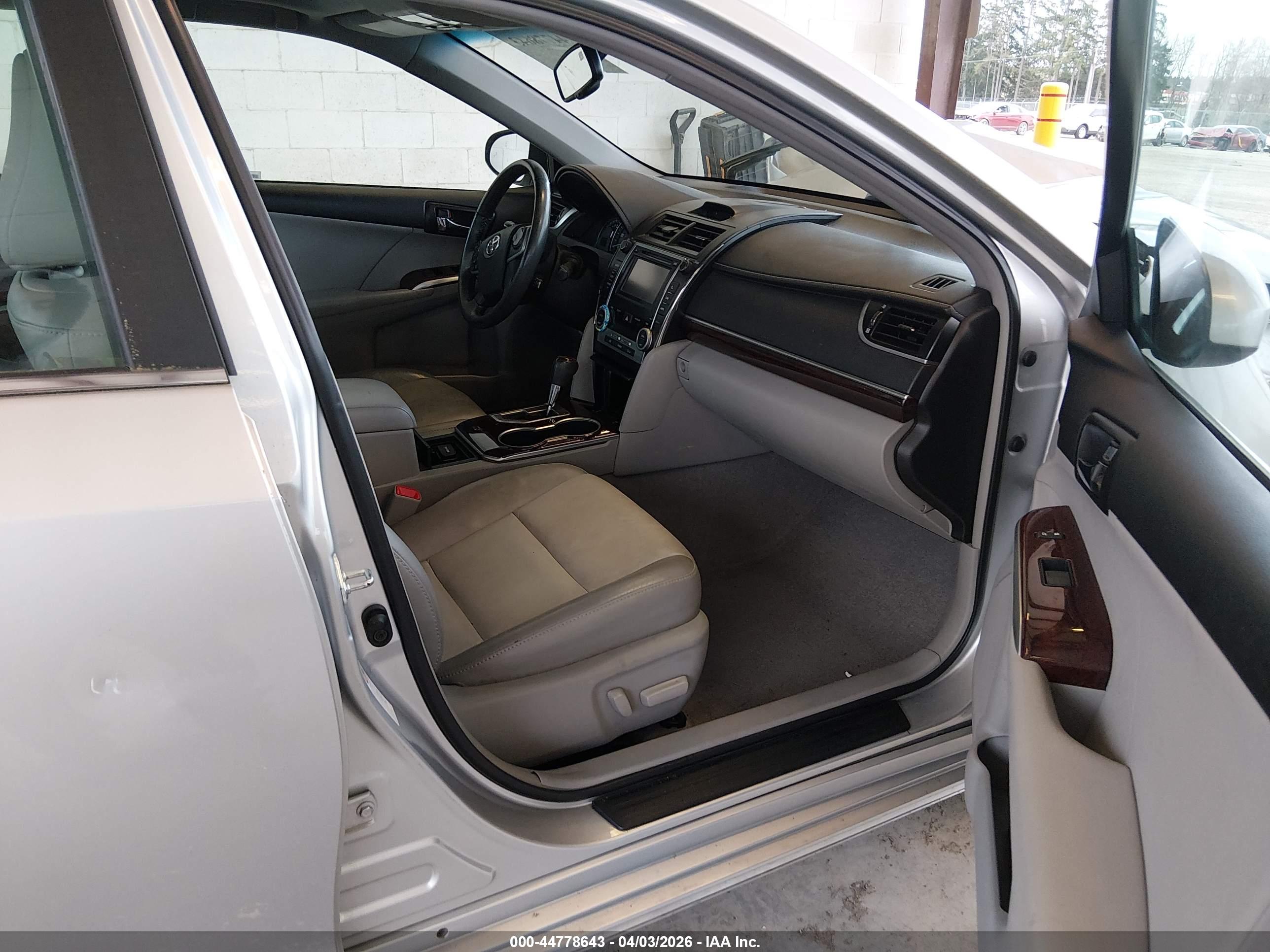 TOYOTA CAMRY image 5