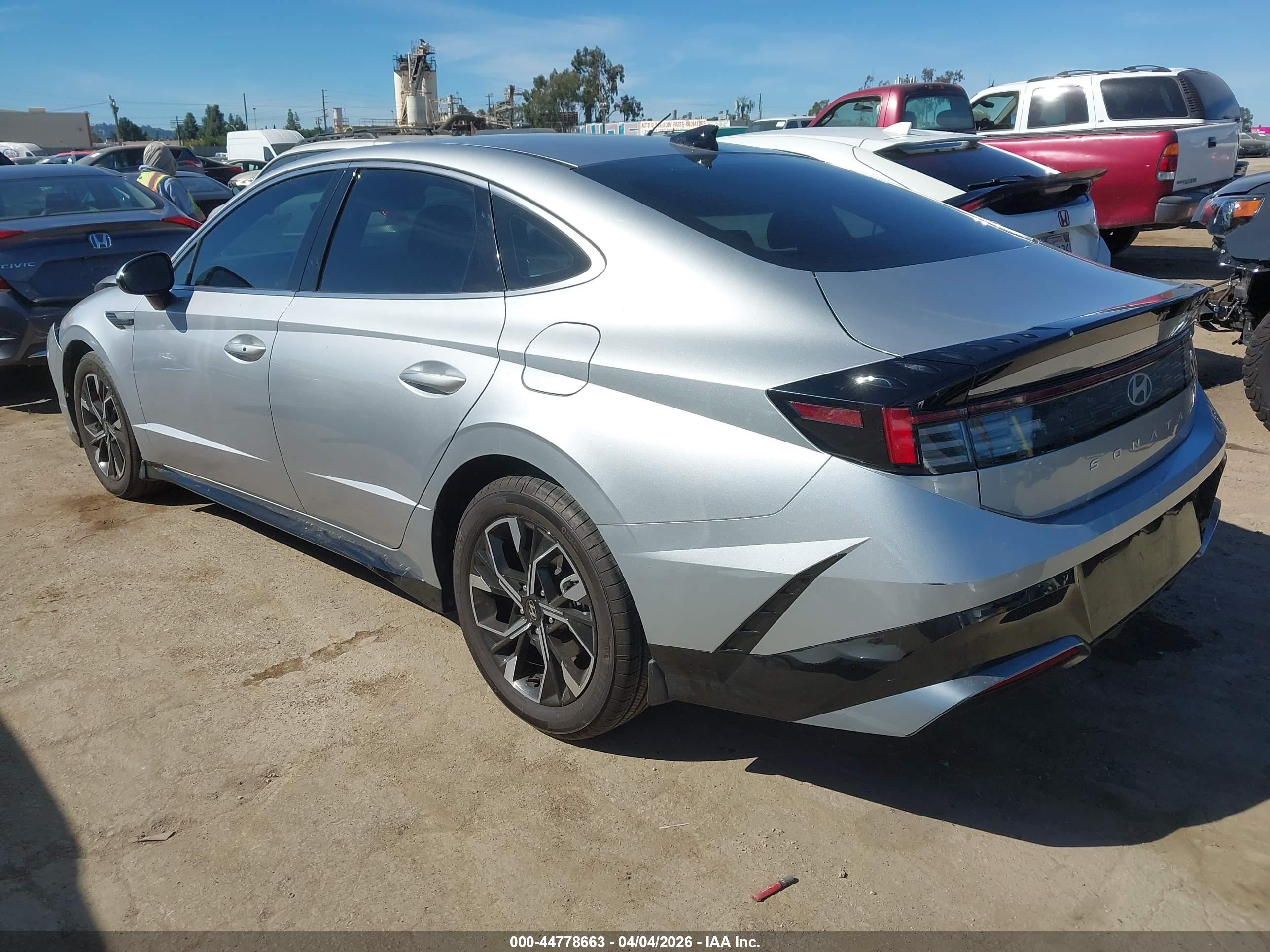 HYUNDAI SONATA image 3