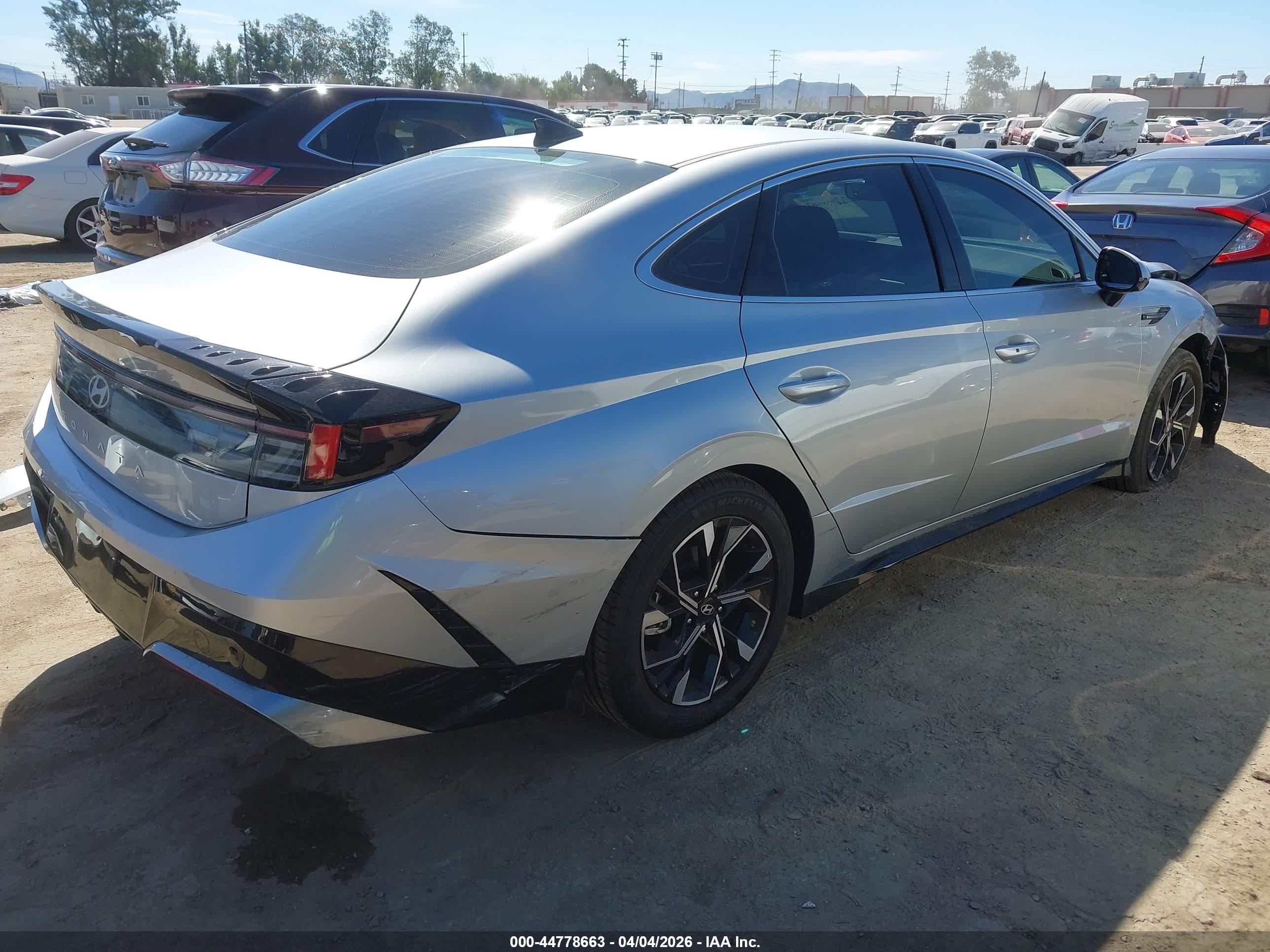 HYUNDAI SONATA image 4