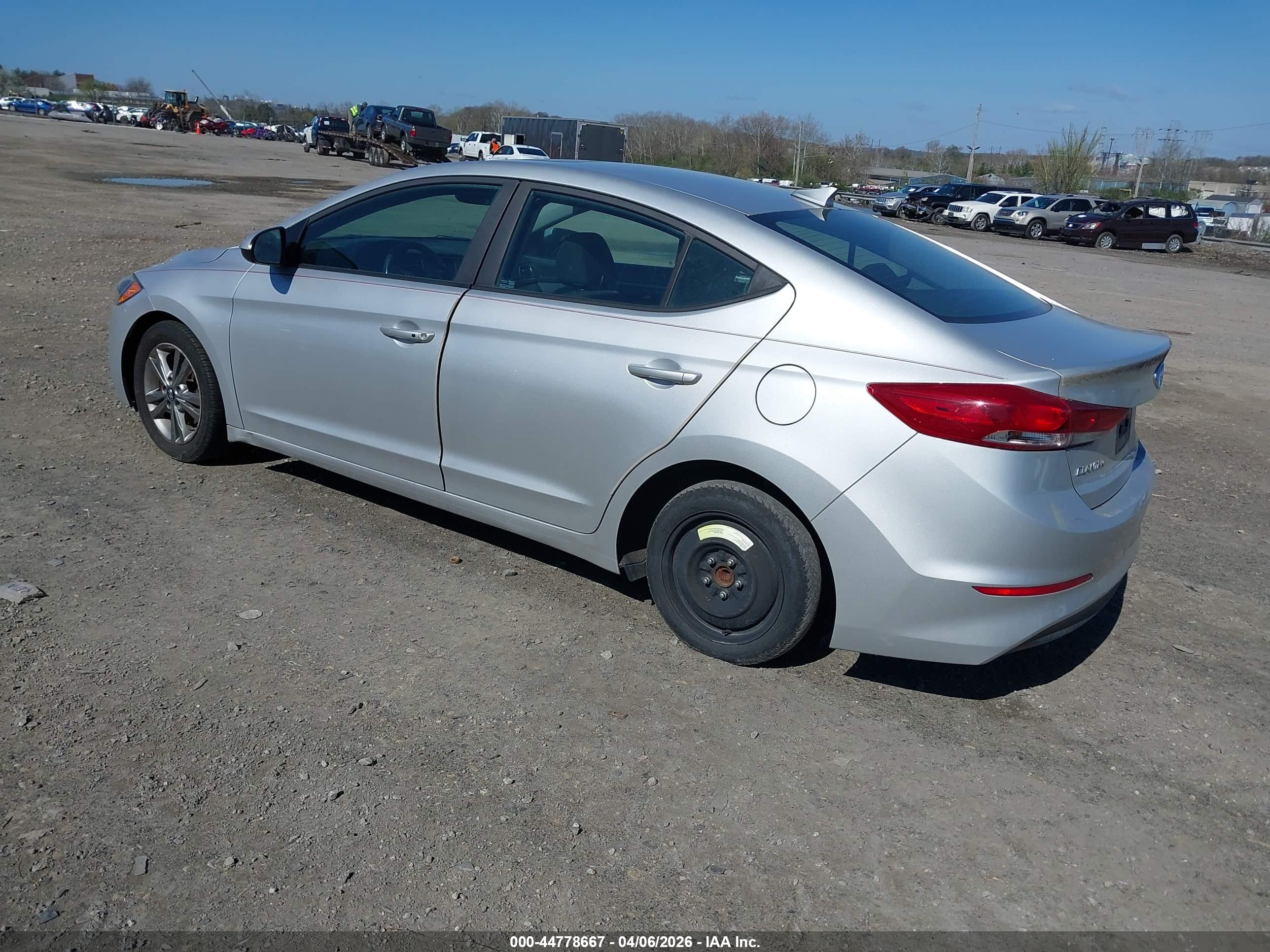 HYUNDAI ELANTRA image 3