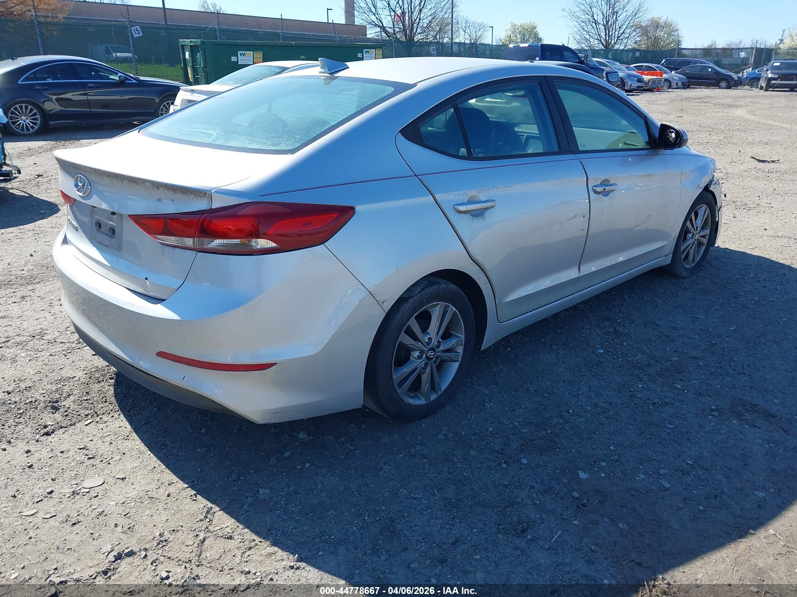 HYUNDAI ELANTRA image 4