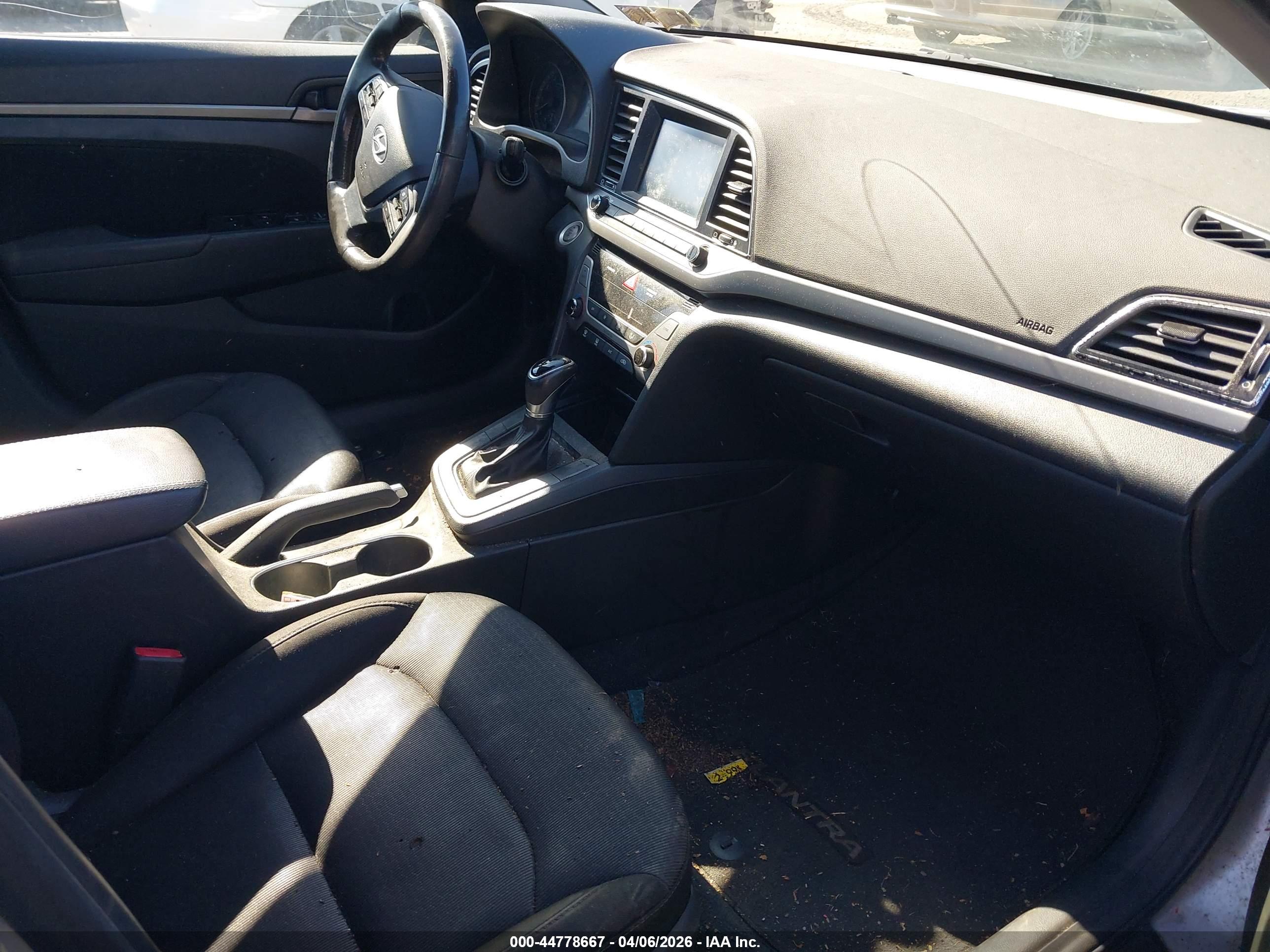HYUNDAI ELANTRA image 5