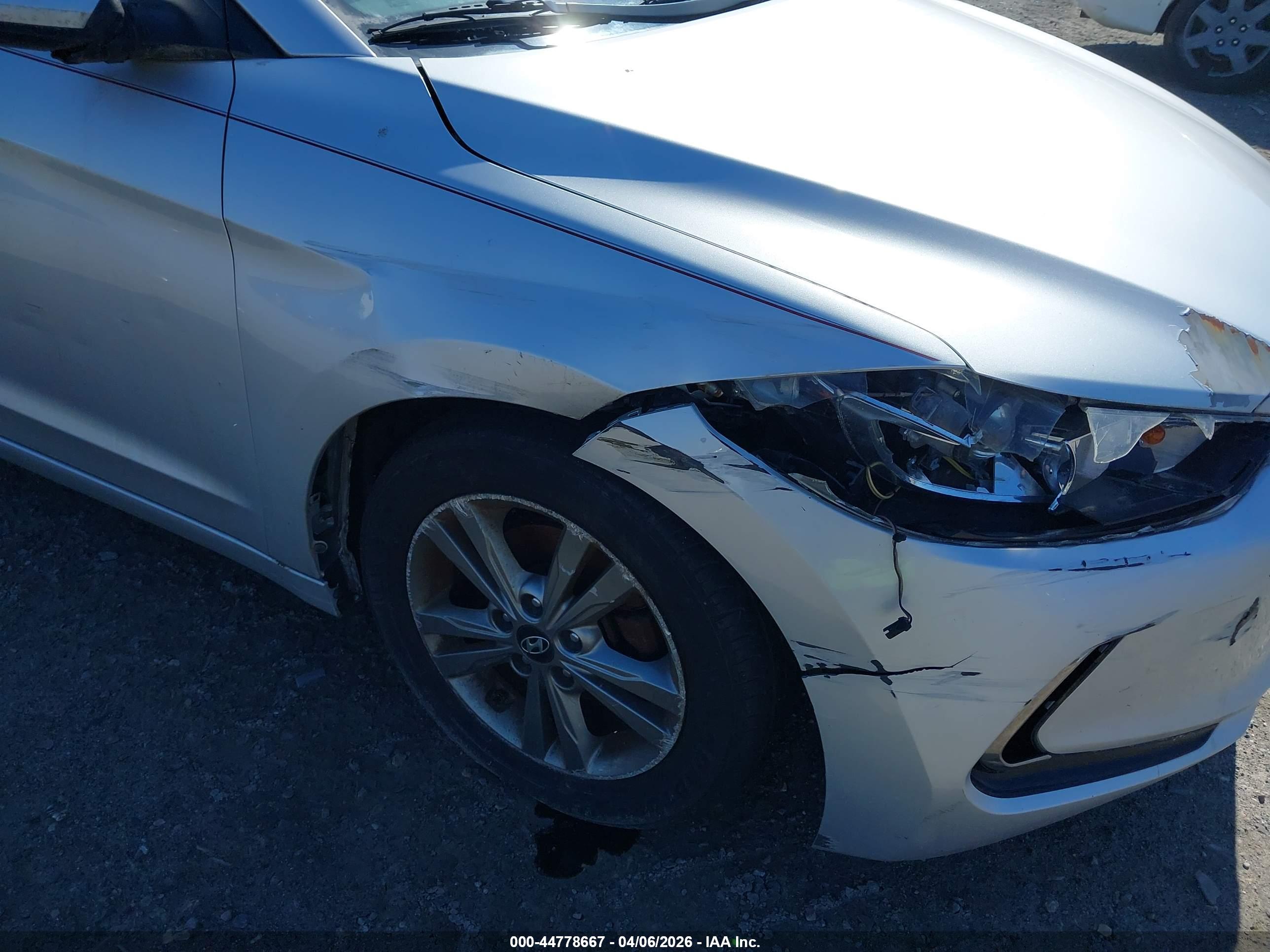 HYUNDAI ELANTRA image 6
