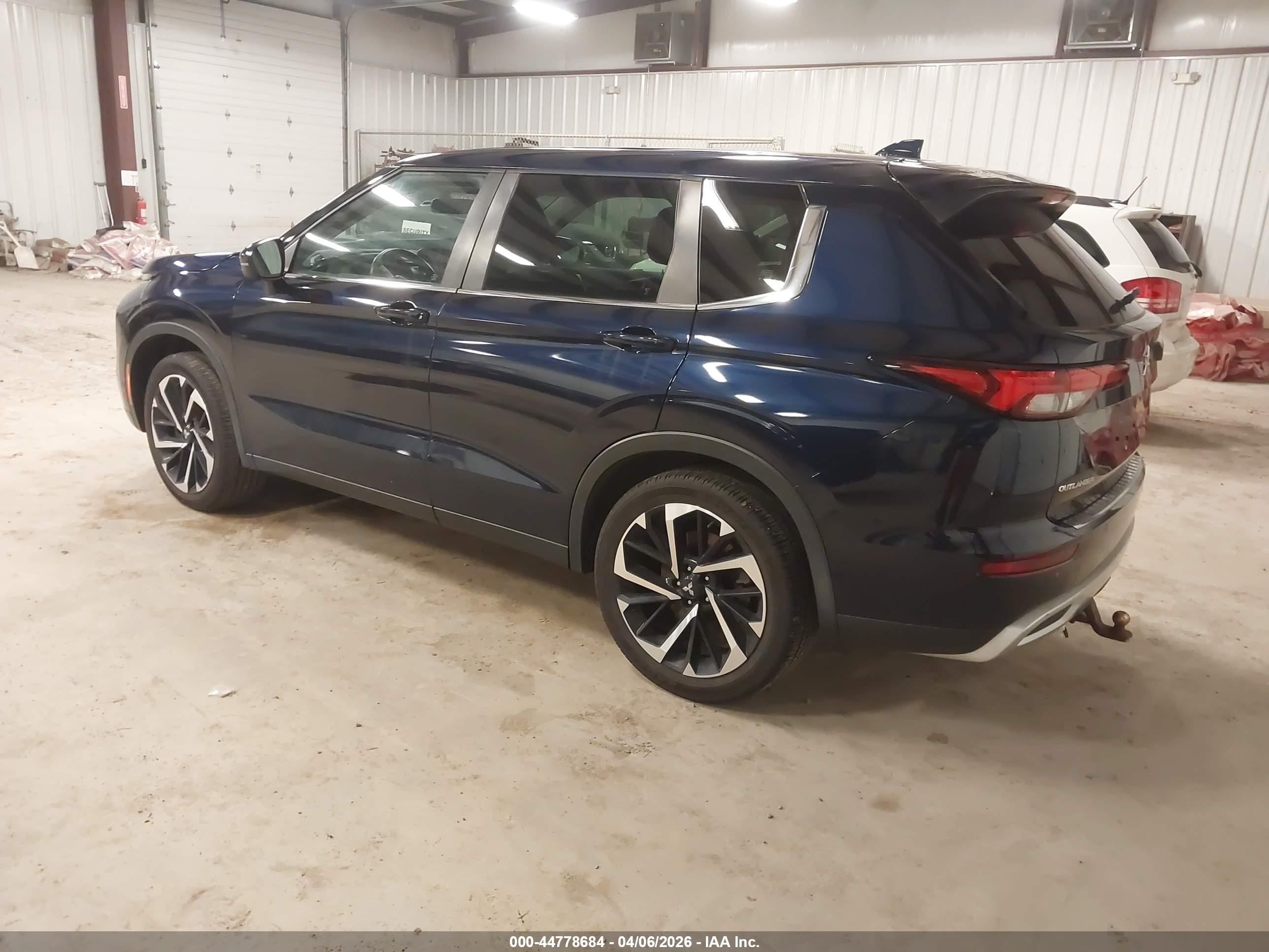 MITSUBISHI OUTLANDER image 3