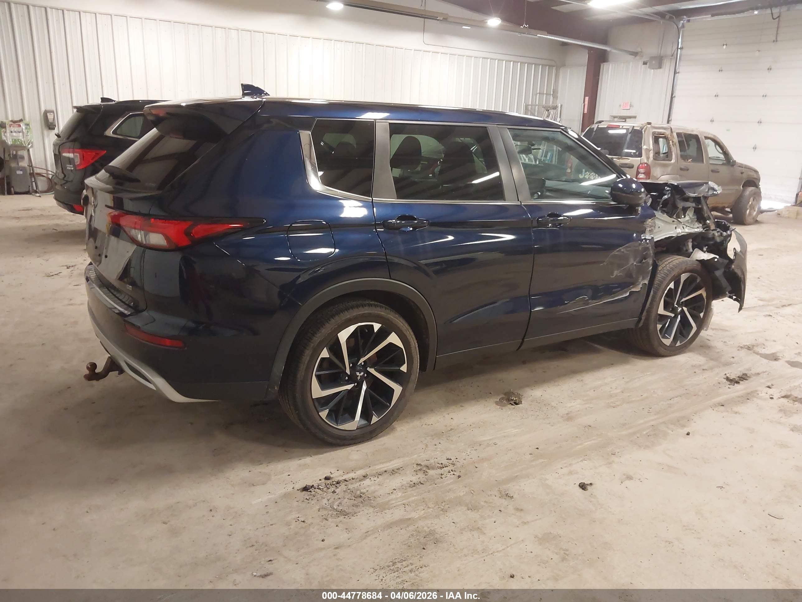 MITSUBISHI OUTLANDER image 4