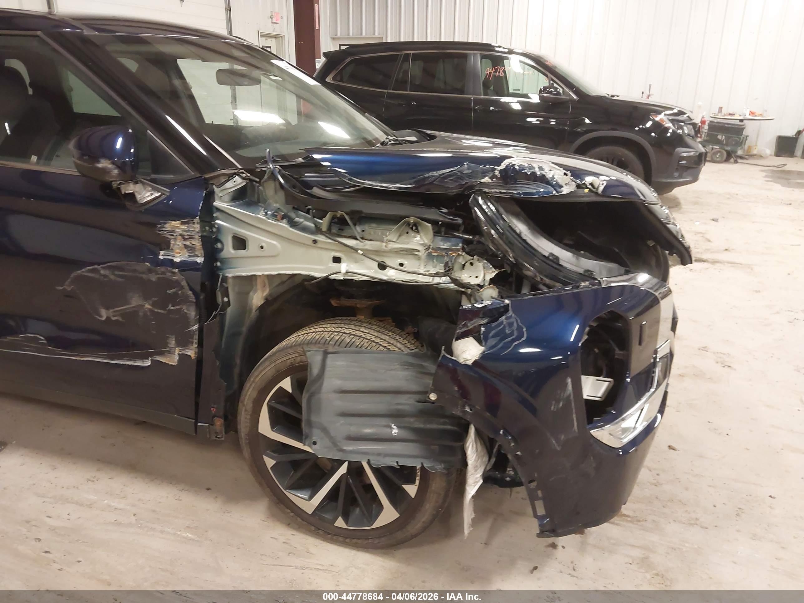 MITSUBISHI OUTLANDER image 6