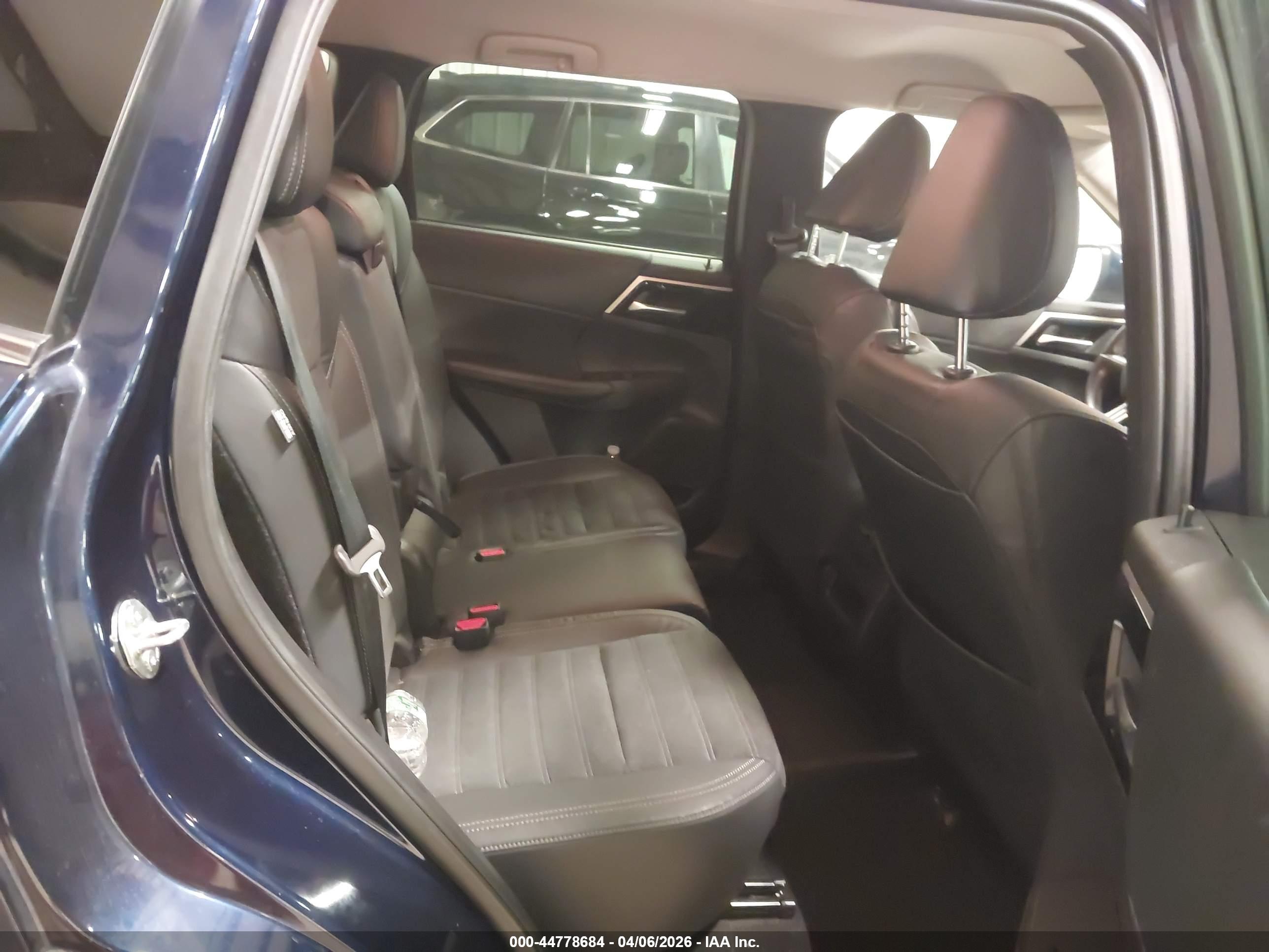 MITSUBISHI OUTLANDER image 8