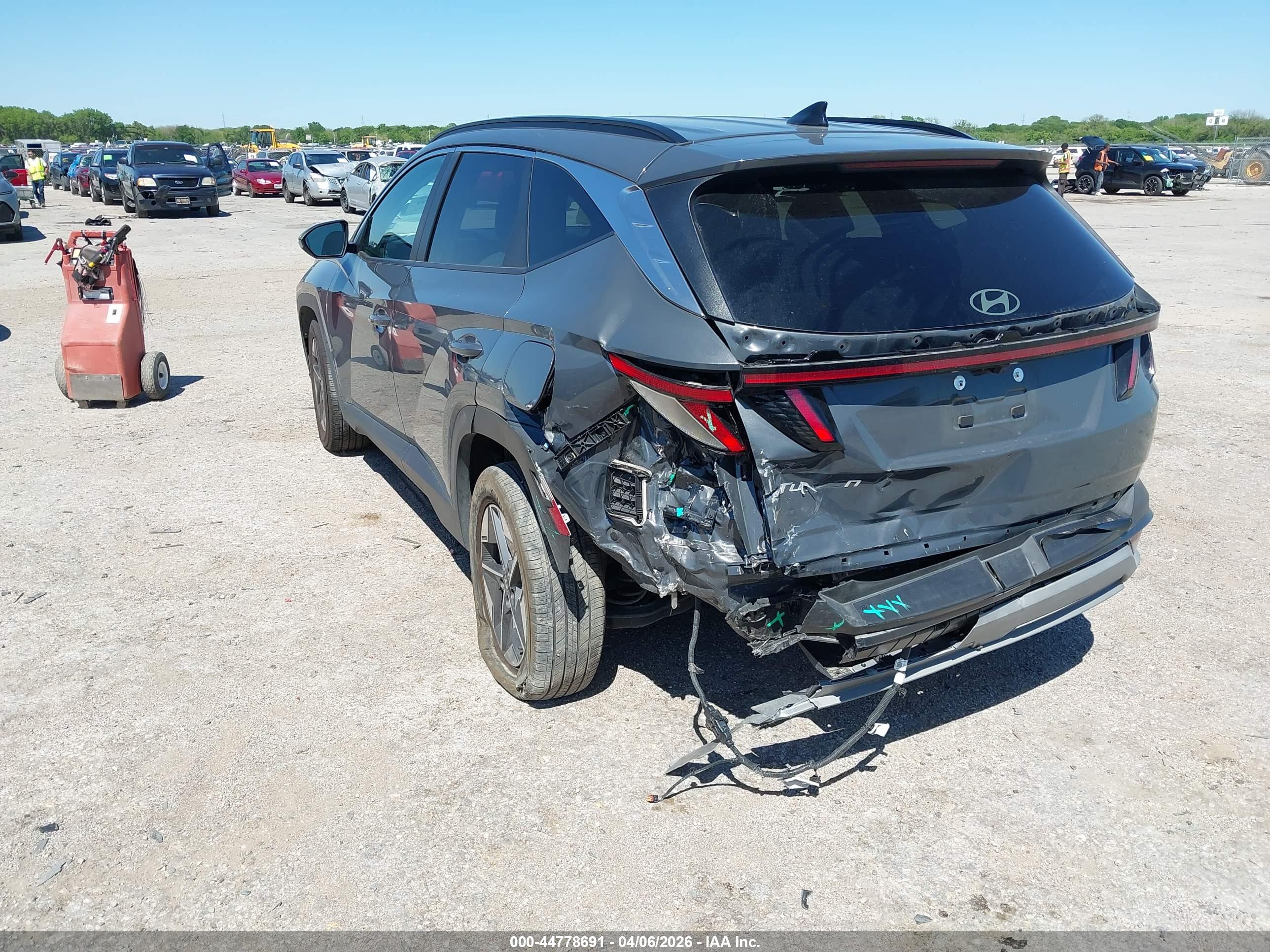 HYUNDAI TUCSON image 3