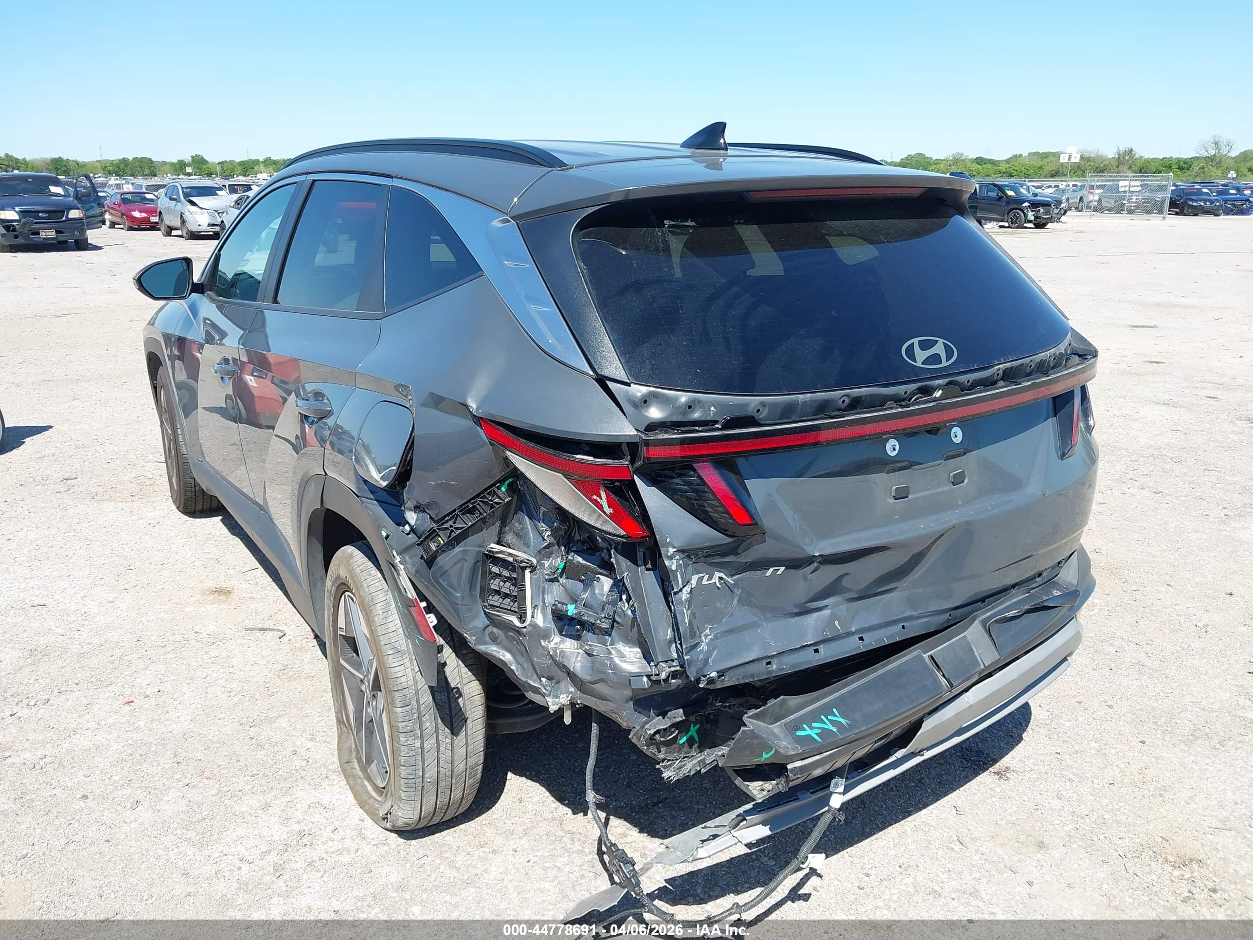 HYUNDAI TUCSON image 6