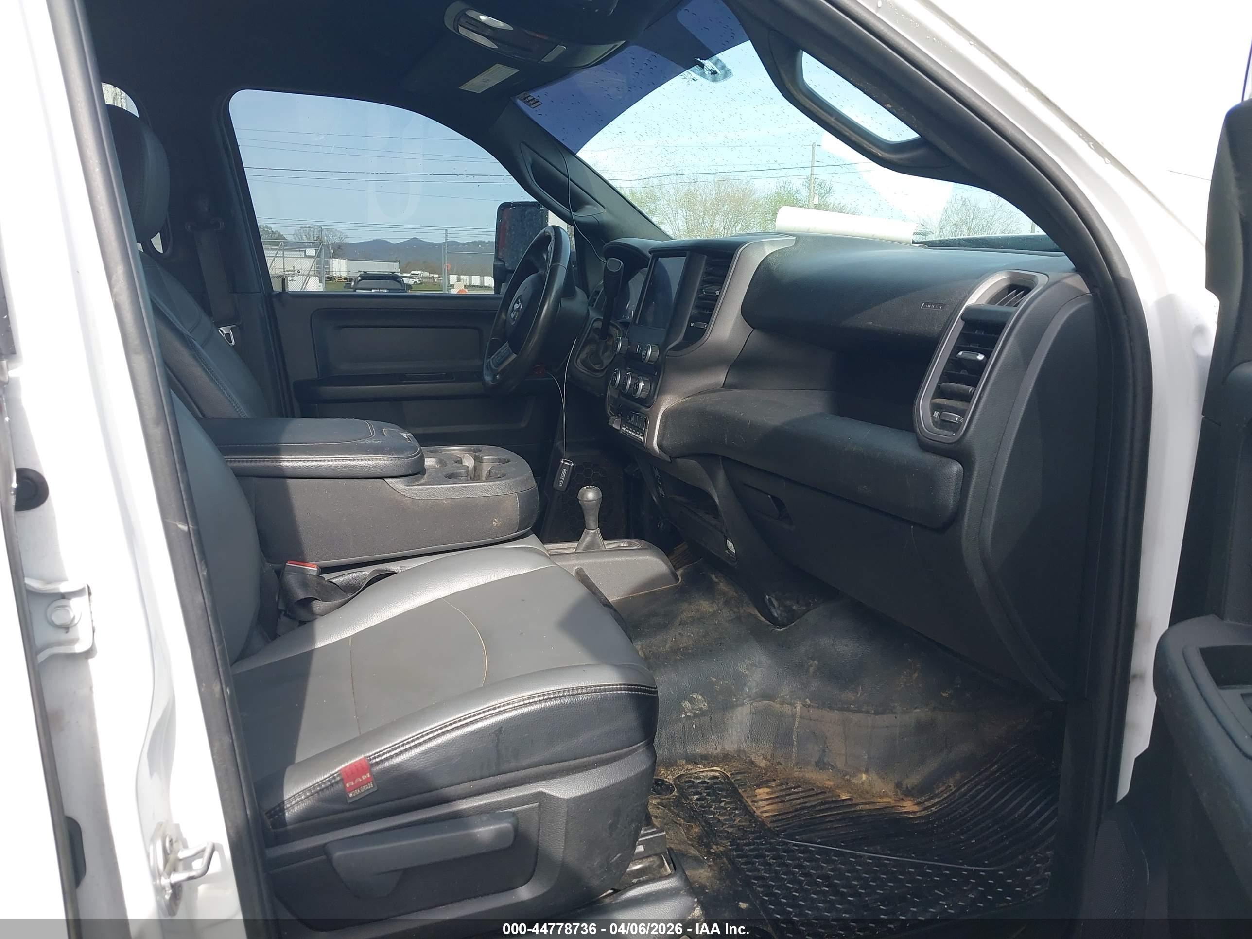 RAM 2500 image 5