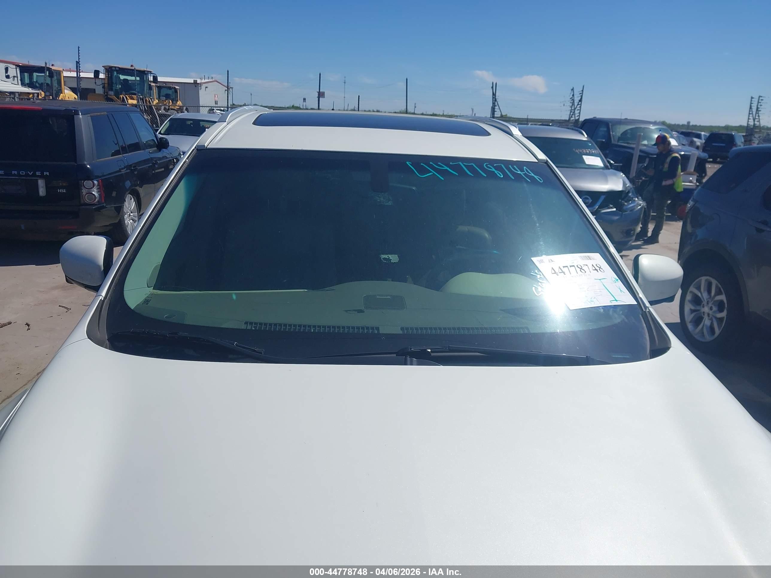 INFINITI JX35 image 6